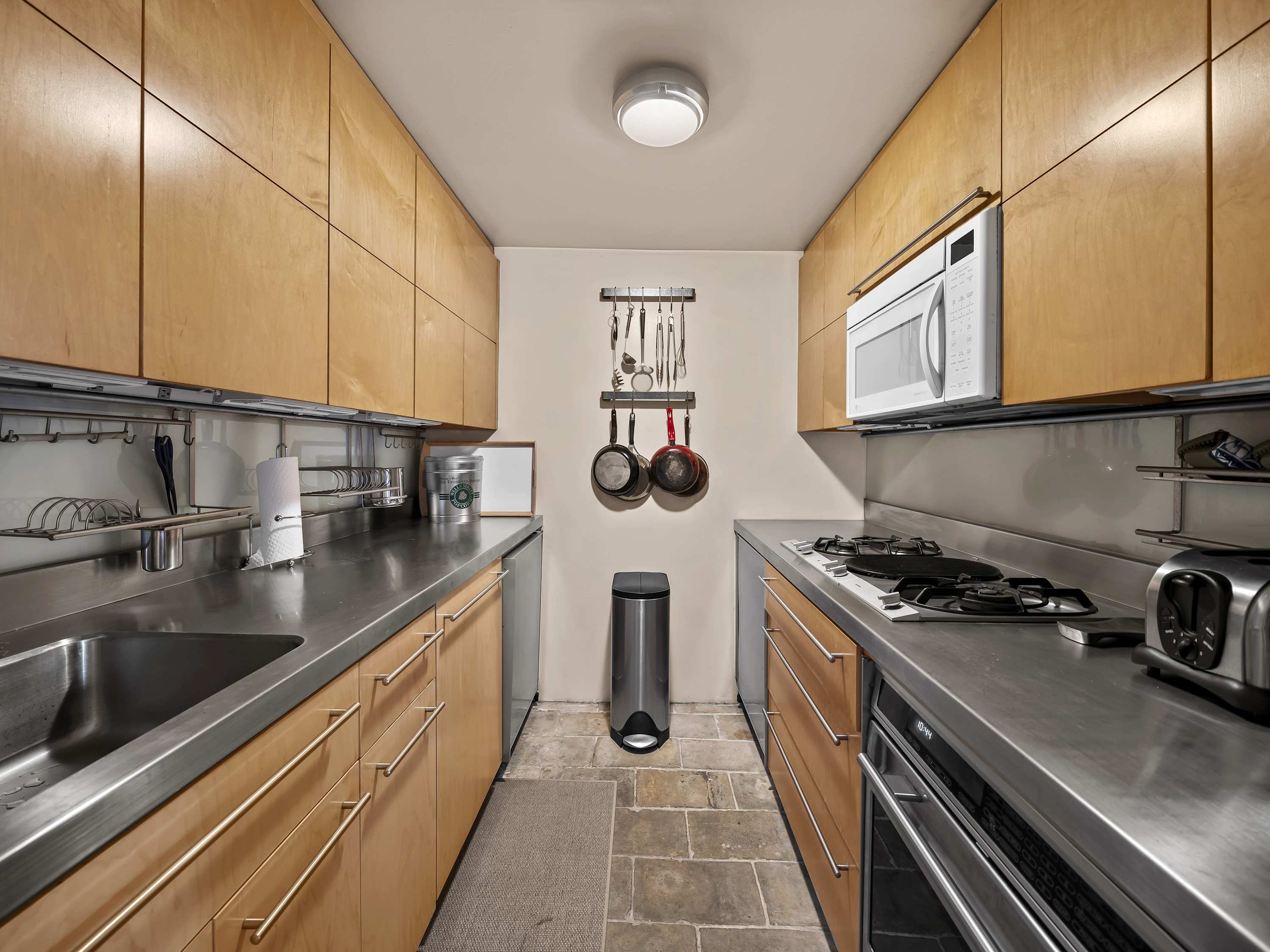 Horizon Loft | Brooklyn Heights | Modern Apartment w/ City Views photo 4