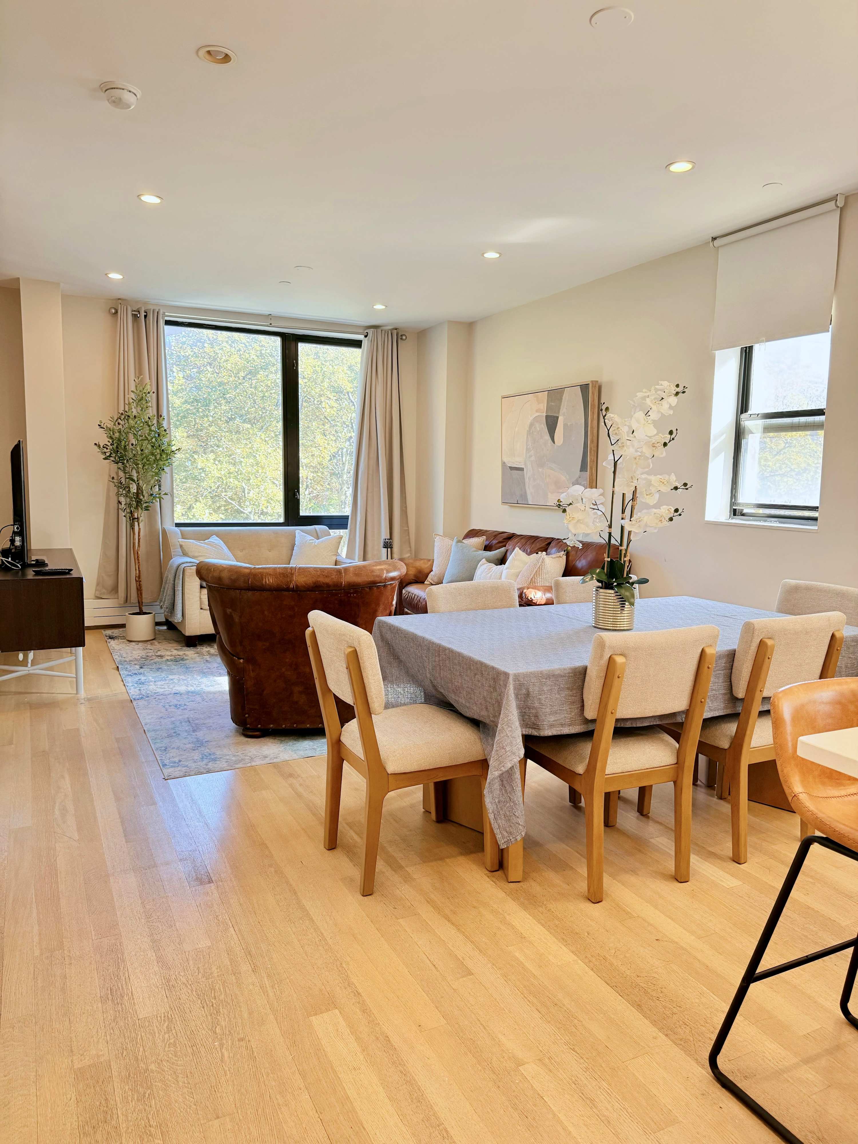 Eastbourne III | Upper East Side | Full-floor Apartment w/ Balcony photo 3