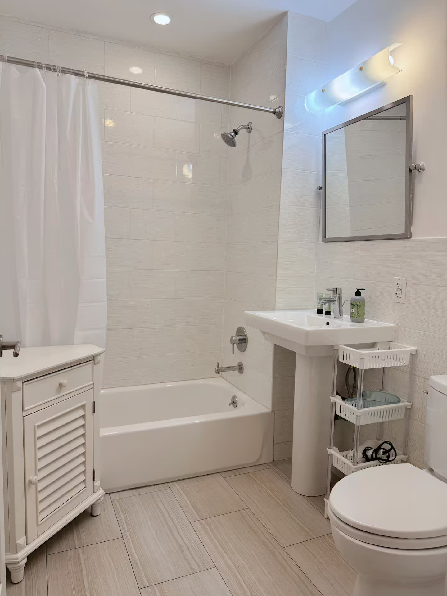 Eastbourne II | Upper East Side | Designer Apartment w/ Balcony photo 8