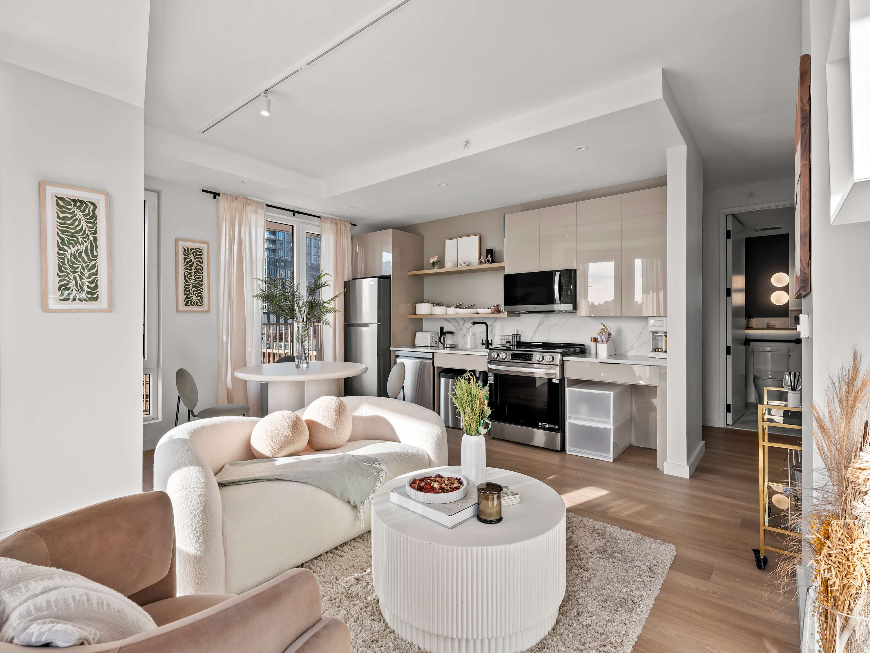 Seren 205 | Greenpoint | Cozy Apartment w/ Private Balcony photo 4