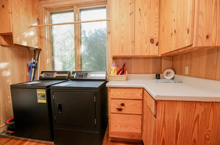 Thomasville Home | Thomas County | Southern Luxe Estate w/ Pool & Private Grounds photo 15