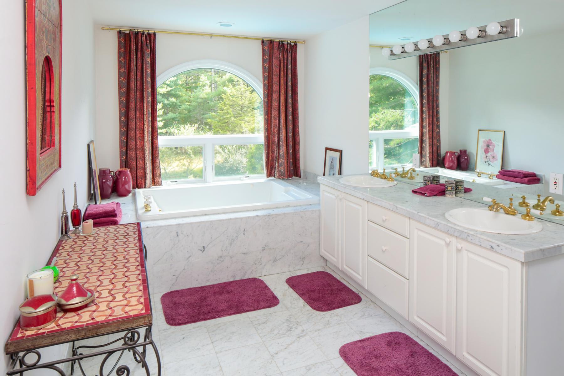 Narrow Lane Estate | Bridgehampton | Luxe Hamptons Estate w/ Pool & Grounds photo 4