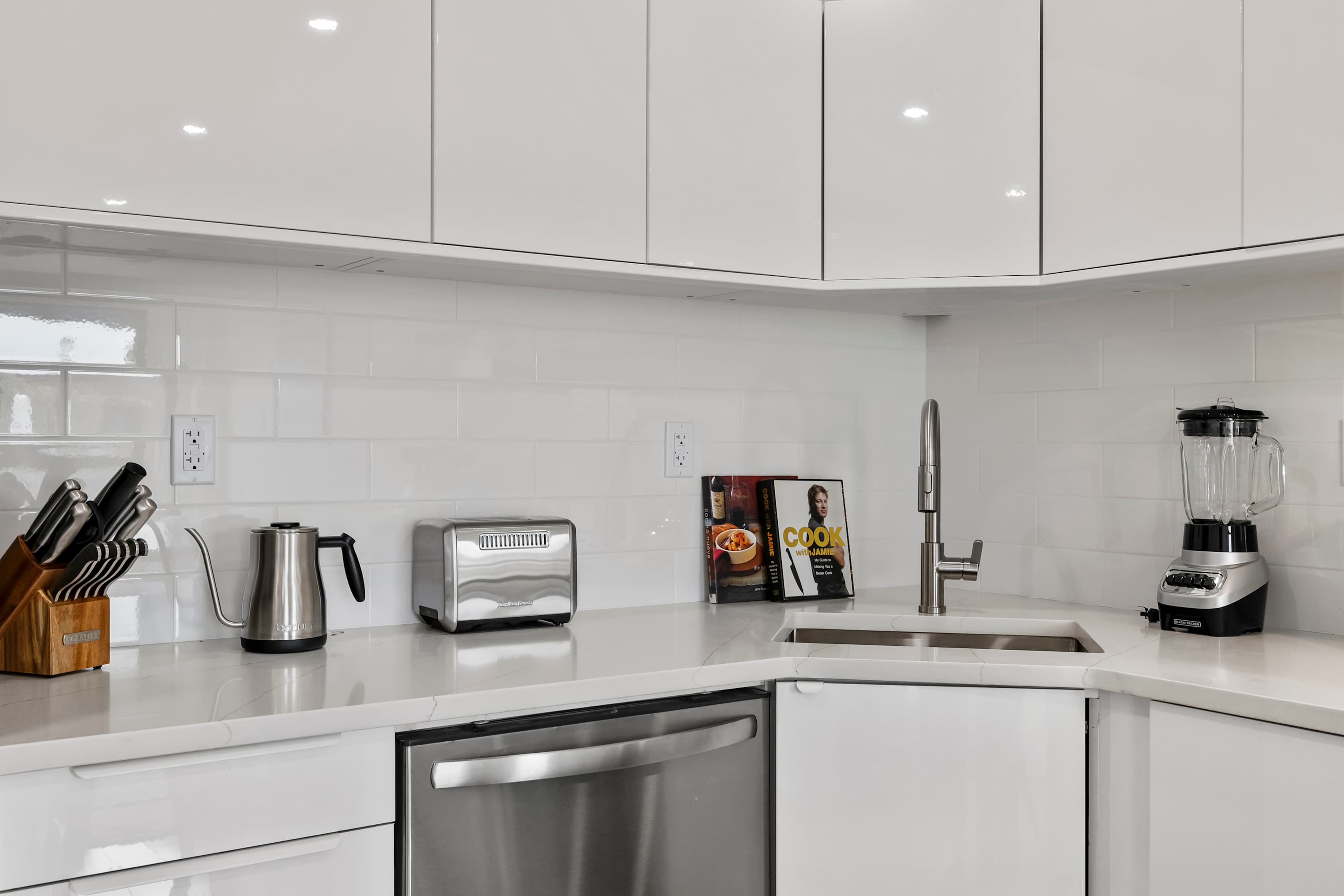 Carroll Place III | Caroll Gardens | Bright Apartment photo 9