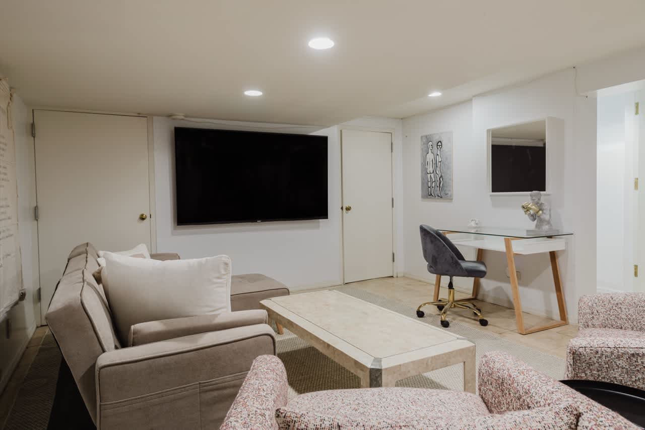 Diplomat I | Midtown East | Designer Duplex w/Garden & Shared Rooftop photo 21