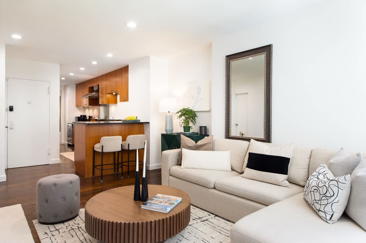 Diplomat III | Midtown East | Designer Apartment w/Shared Rooftop photo 3