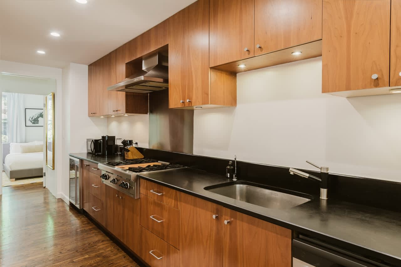 Diplomat III | Midtown East | Designer Apartment w/Shared Rooftop photo 10