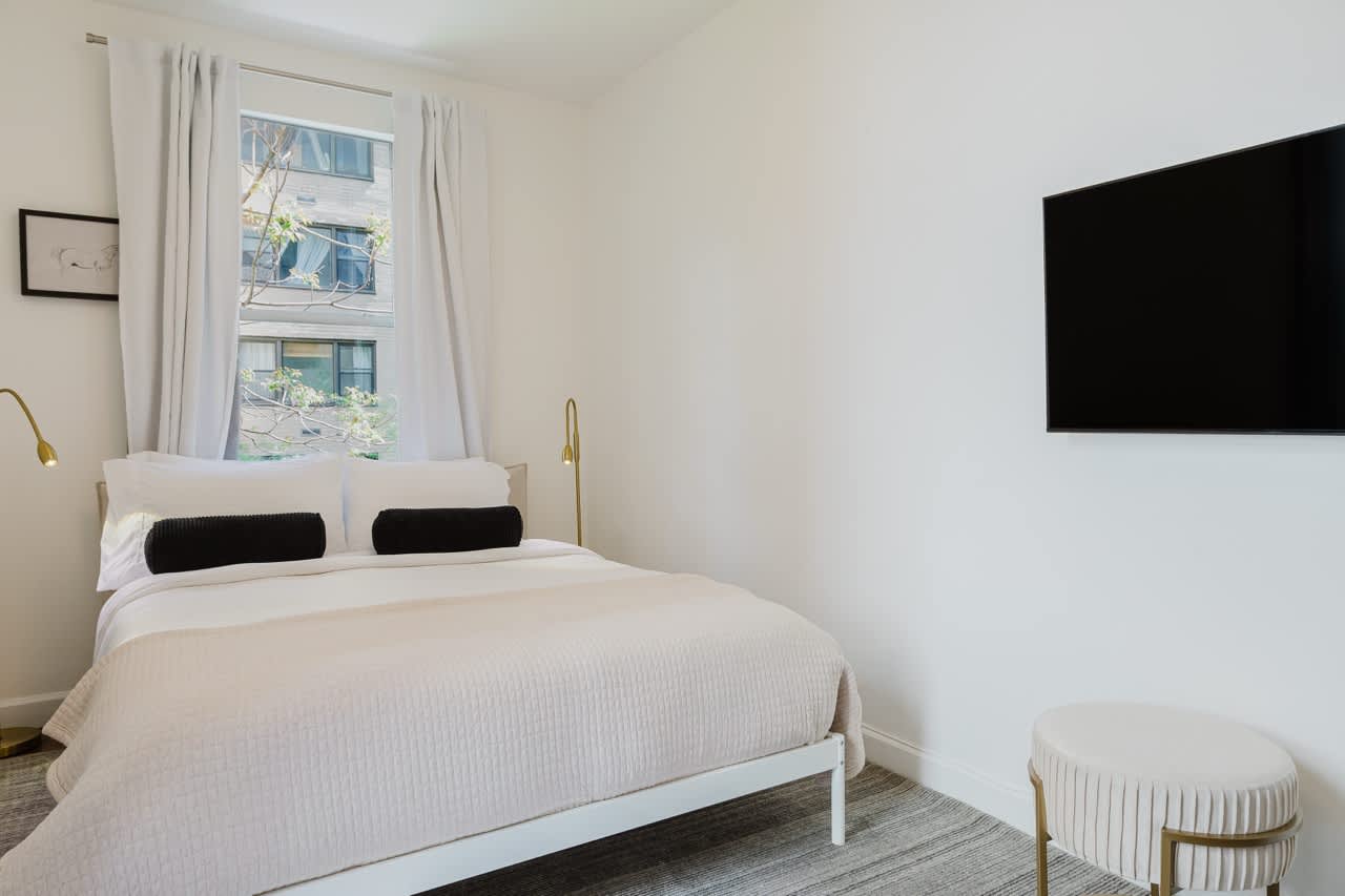 Diplomat III | Midtown East | Designer Apartment w/Shared Rooftop photo 16
