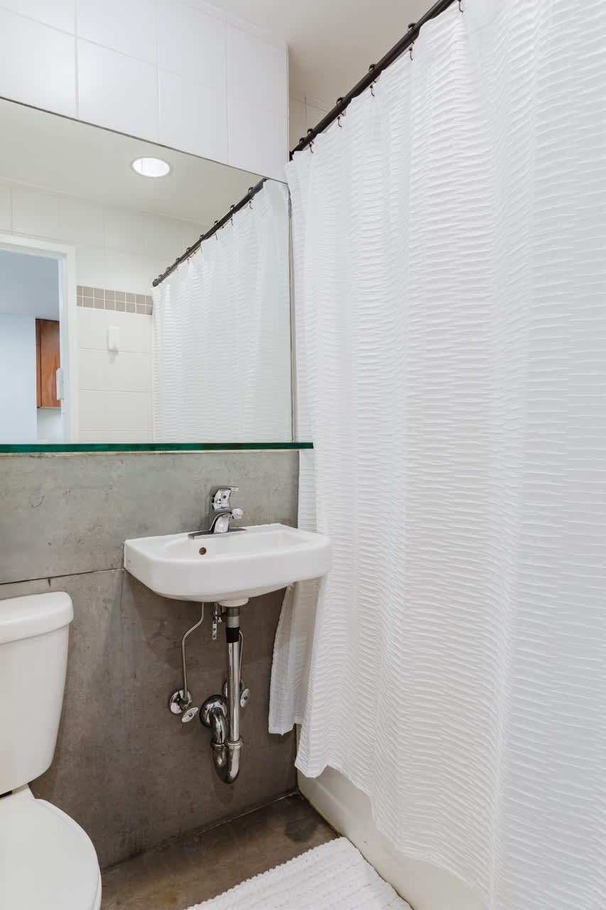 Diplomat III | Midtown East | Designer Apartment w/Shared Rooftop photo 18