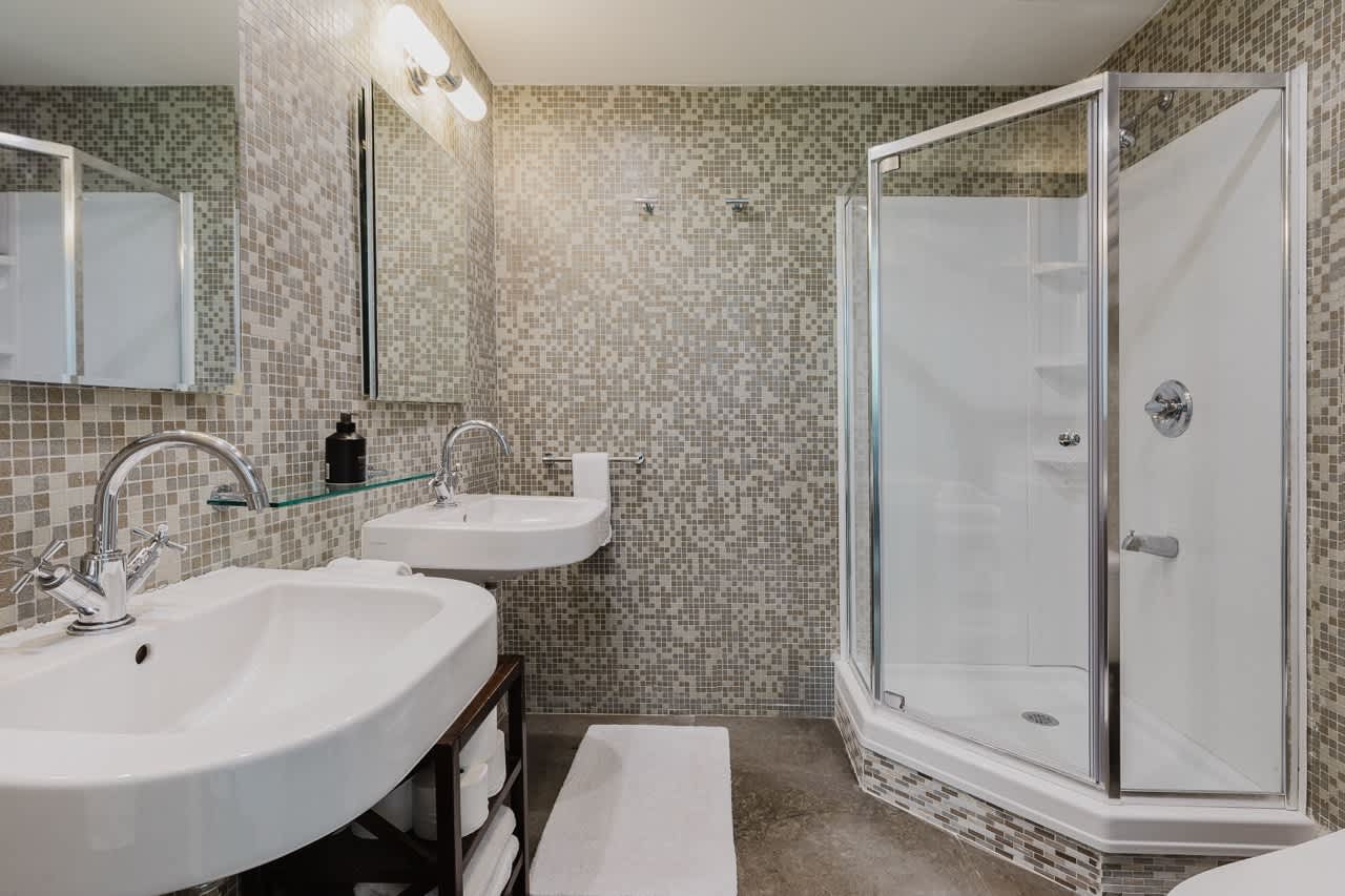 Diplomat III | Midtown East | Designer Apartment w/Shared Rooftop photo 25