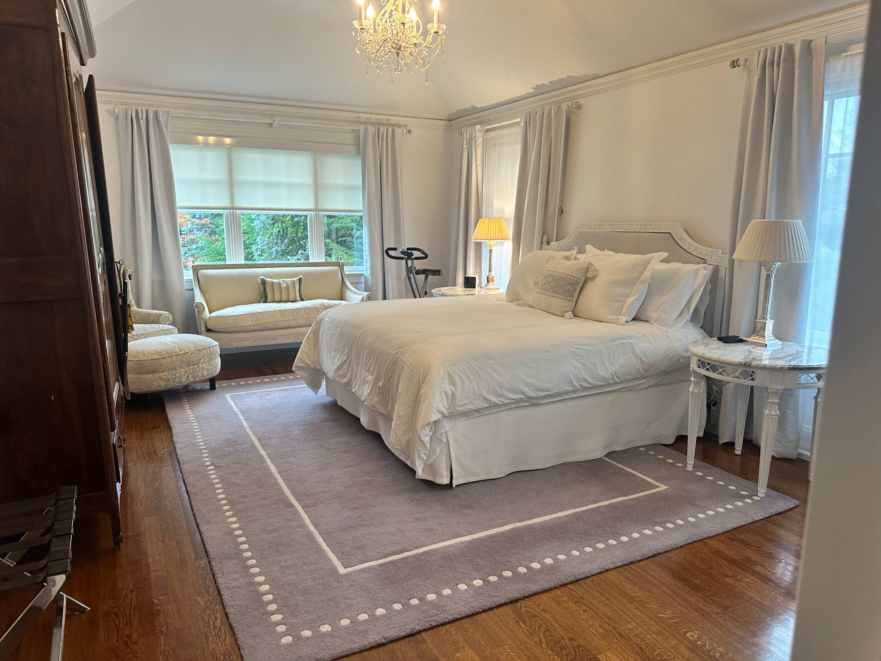 Willow Manor | Southampton | Luxe Home with Pool and Gym photo 4