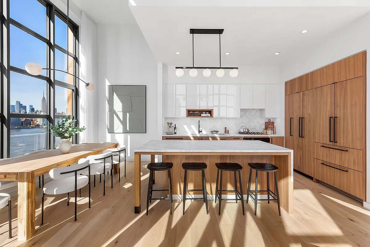 Huron Heights | Greenpoint | Luxe Penthouse with River Views photo 3