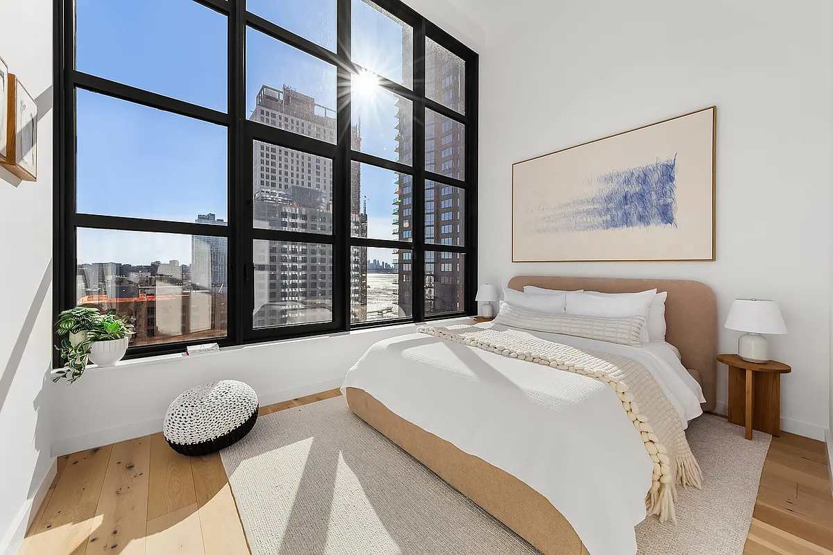 Huron Heights | Greenpoint | Luxe Penthouse with River Views photo 4