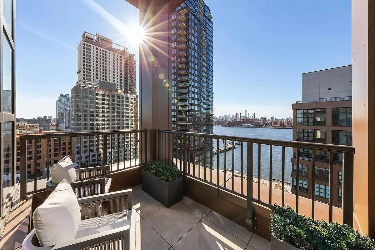 Huron Heights | Greenpoint | Luxe Penthouse with River Views photo 5