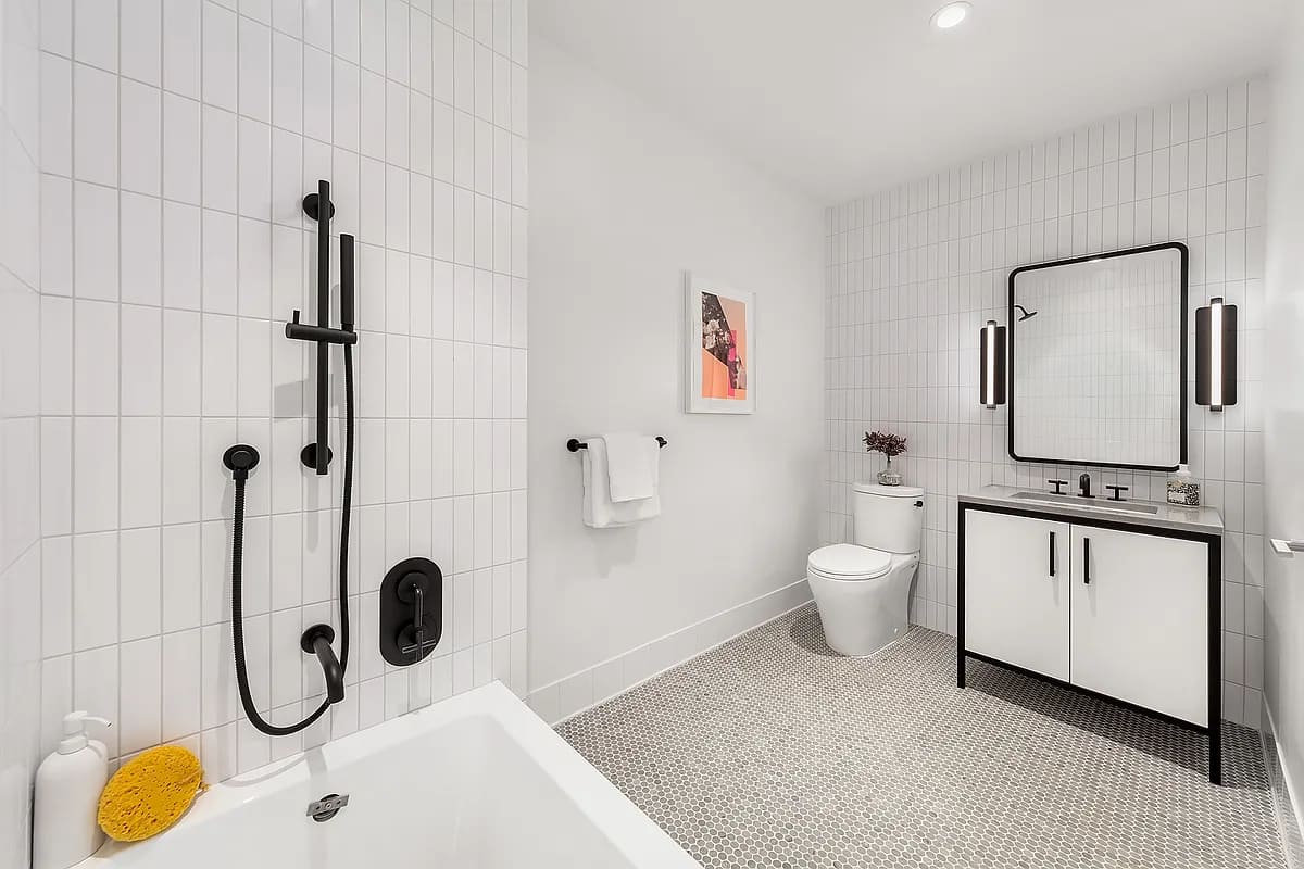 Huron Heights | Greenpoint | Luxe Penthouse with River Views photo 8