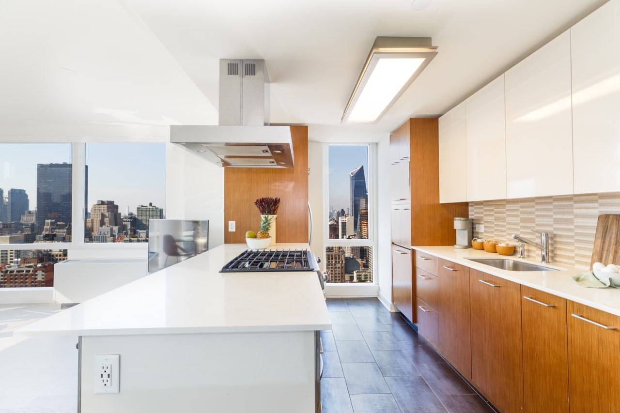 Brooks Vista | Midtown Manhattan | Modern Condo with City Views photo 3