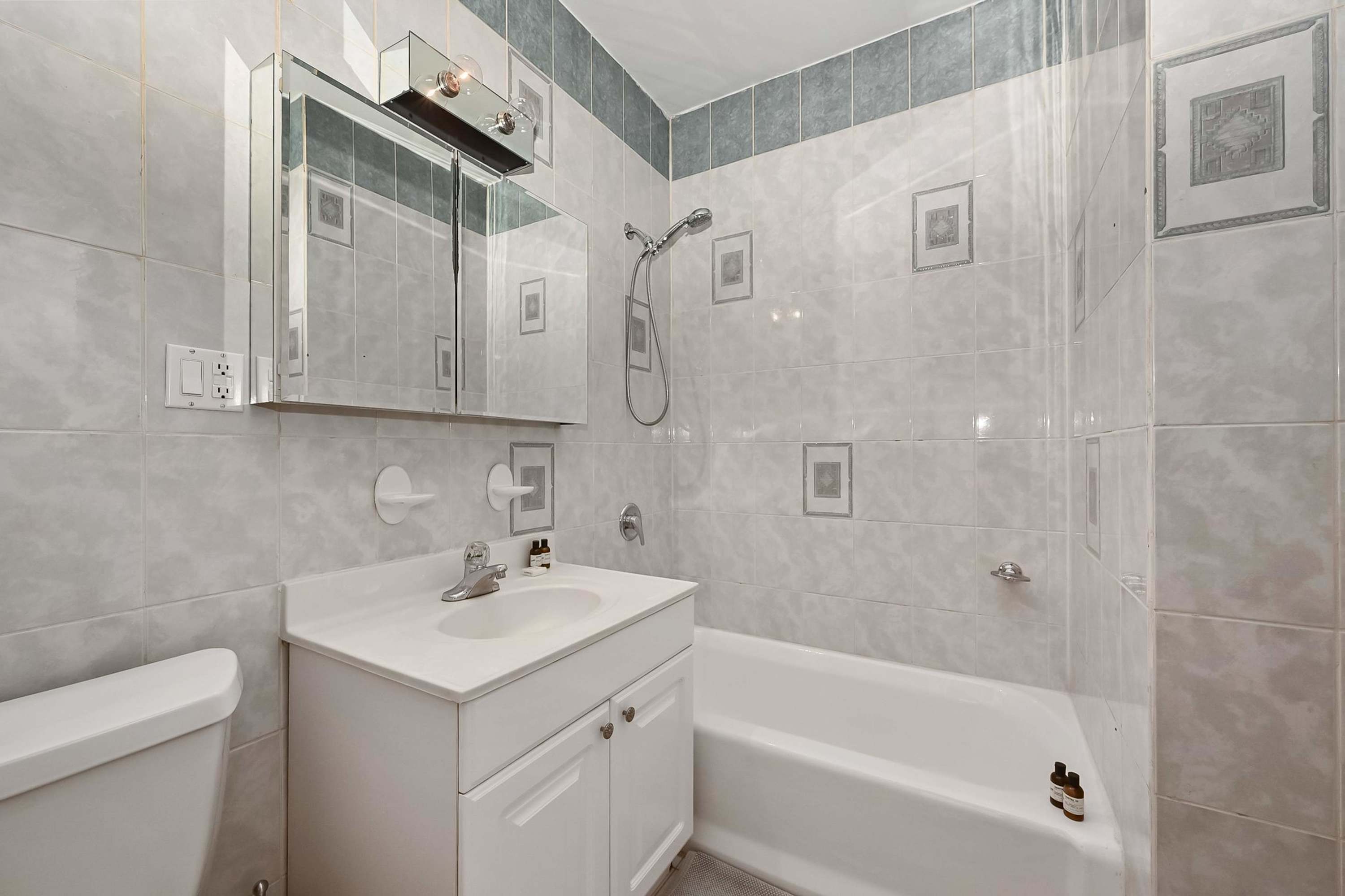Reade Terrace | Tribeca | Stylish Apartment with Private Roof Terrace photo 32