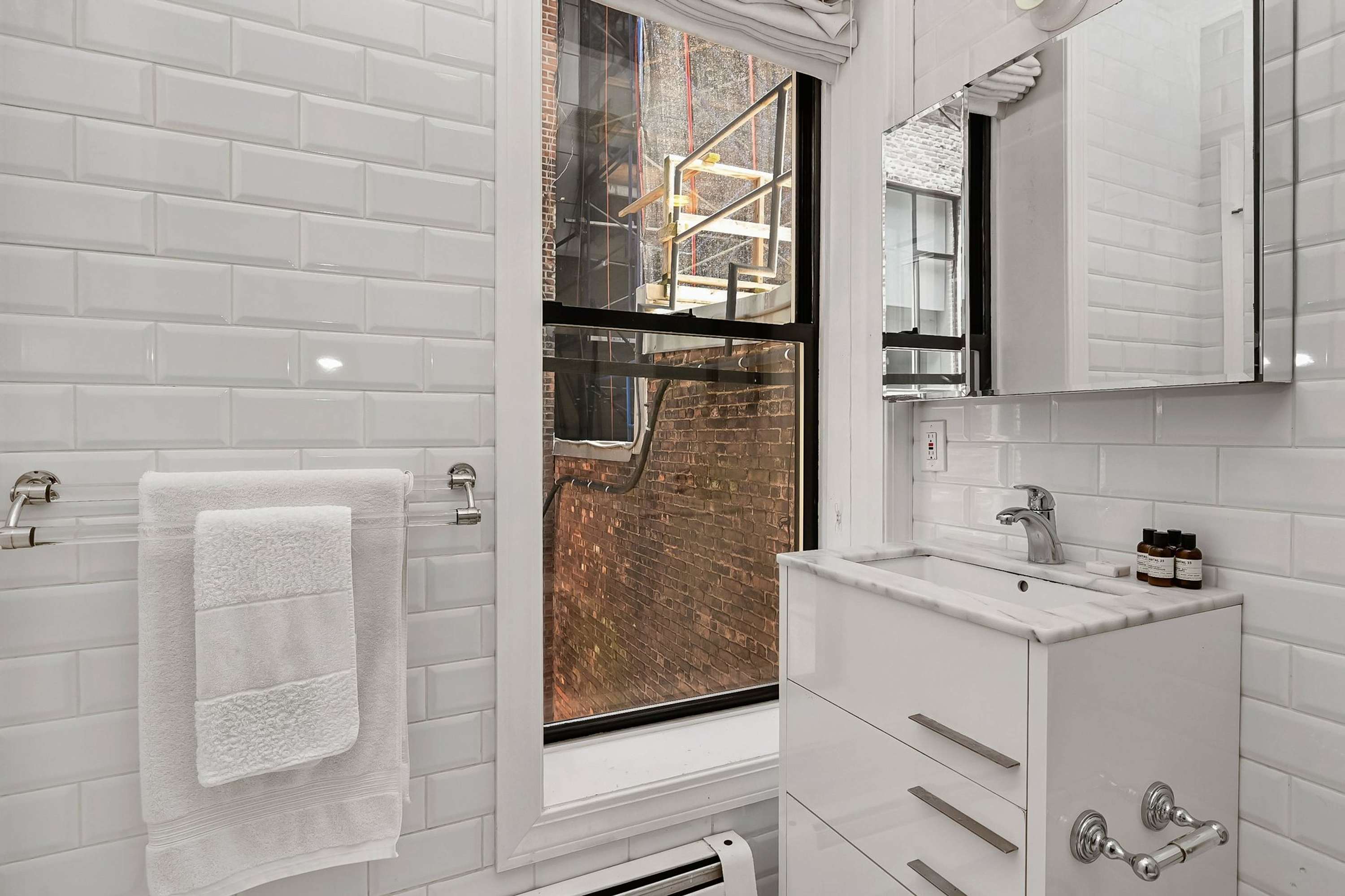 Reade Terrace | Tribeca | Stylish Apartment with Private Roof Terrace photo 34