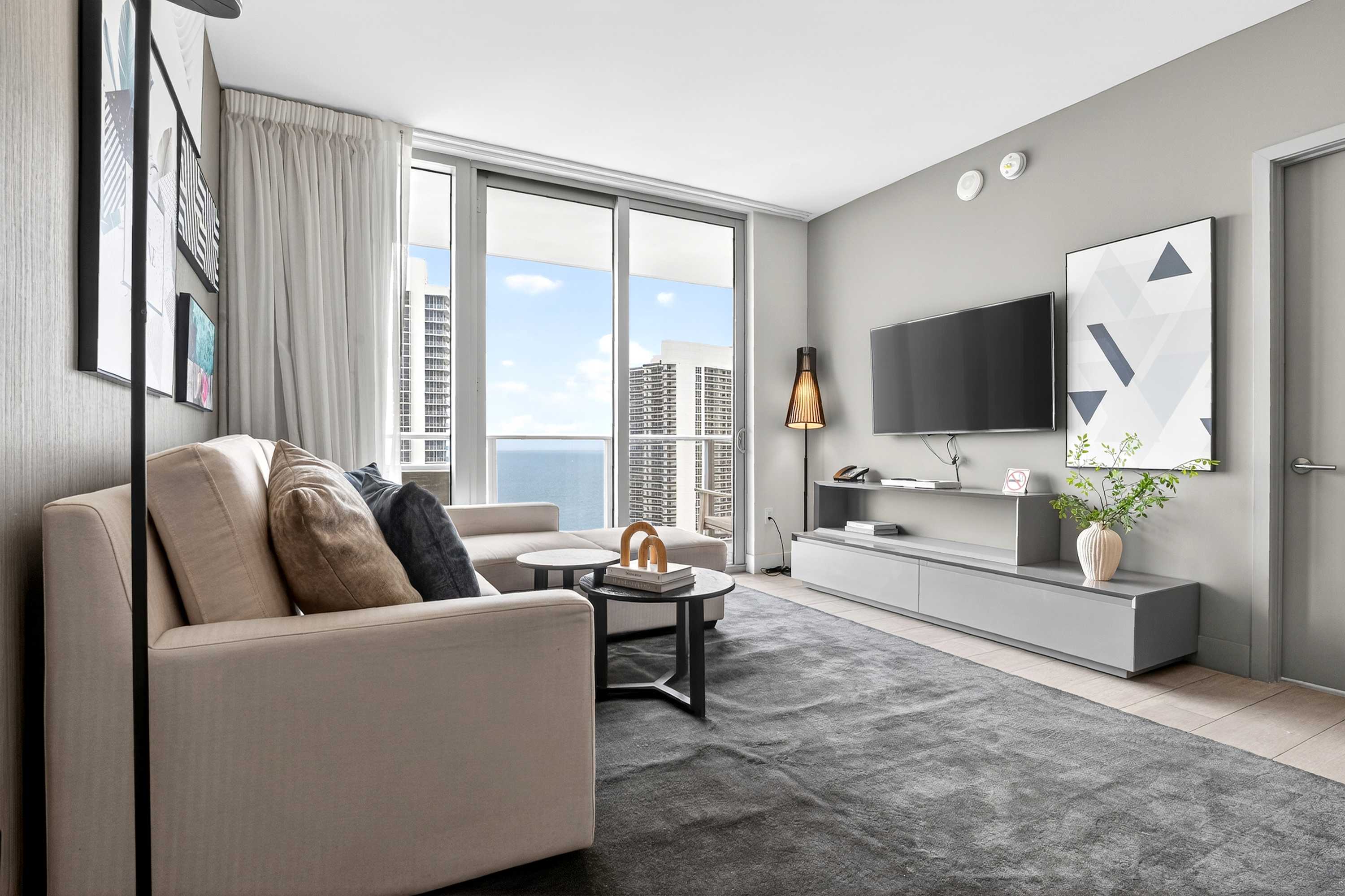 Marina Blue | Hollywood | Oceanfront with Shared Amenities photo 5