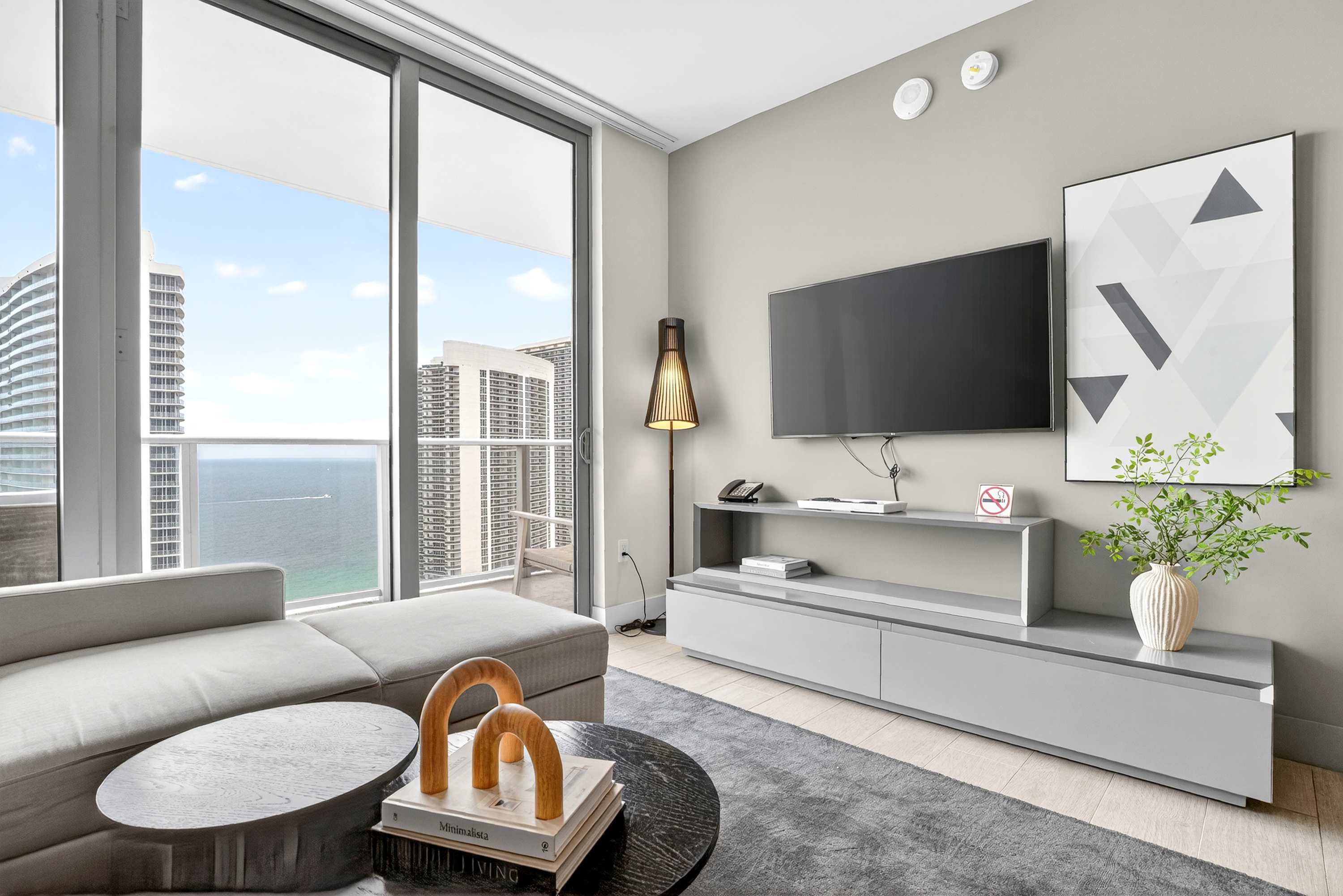 Marina Blue | Hollywood | Oceanfront with Shared Amenities photo 8