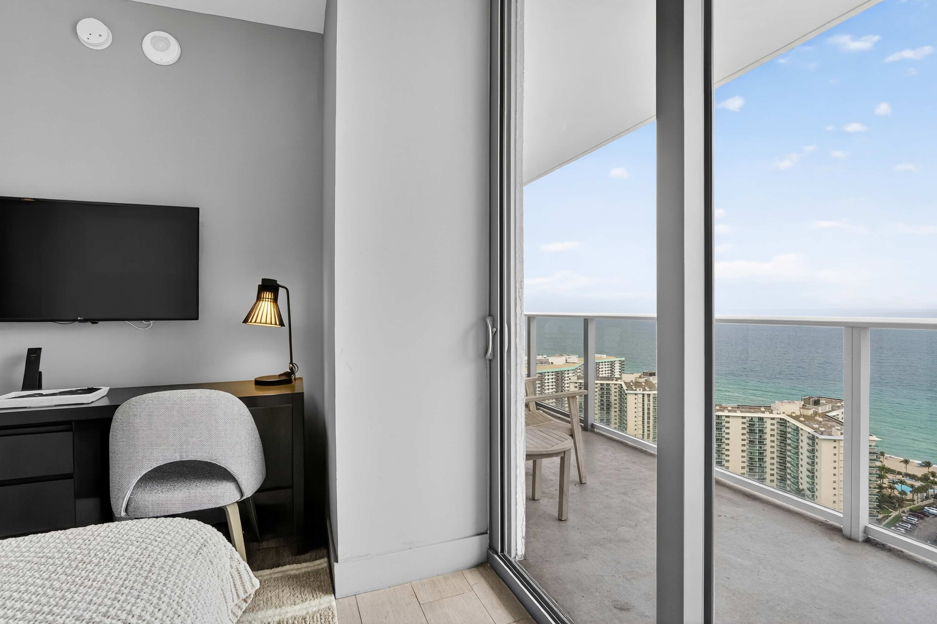 Marina Blue | Hollywood | Oceanfront with Shared Amenities photo 45