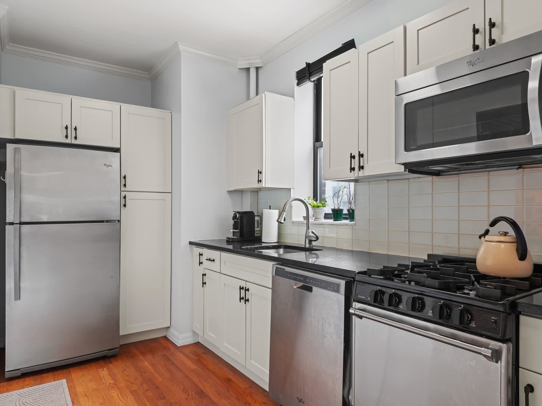 Perry Suite | West Village | Charming Village Condo photo 8