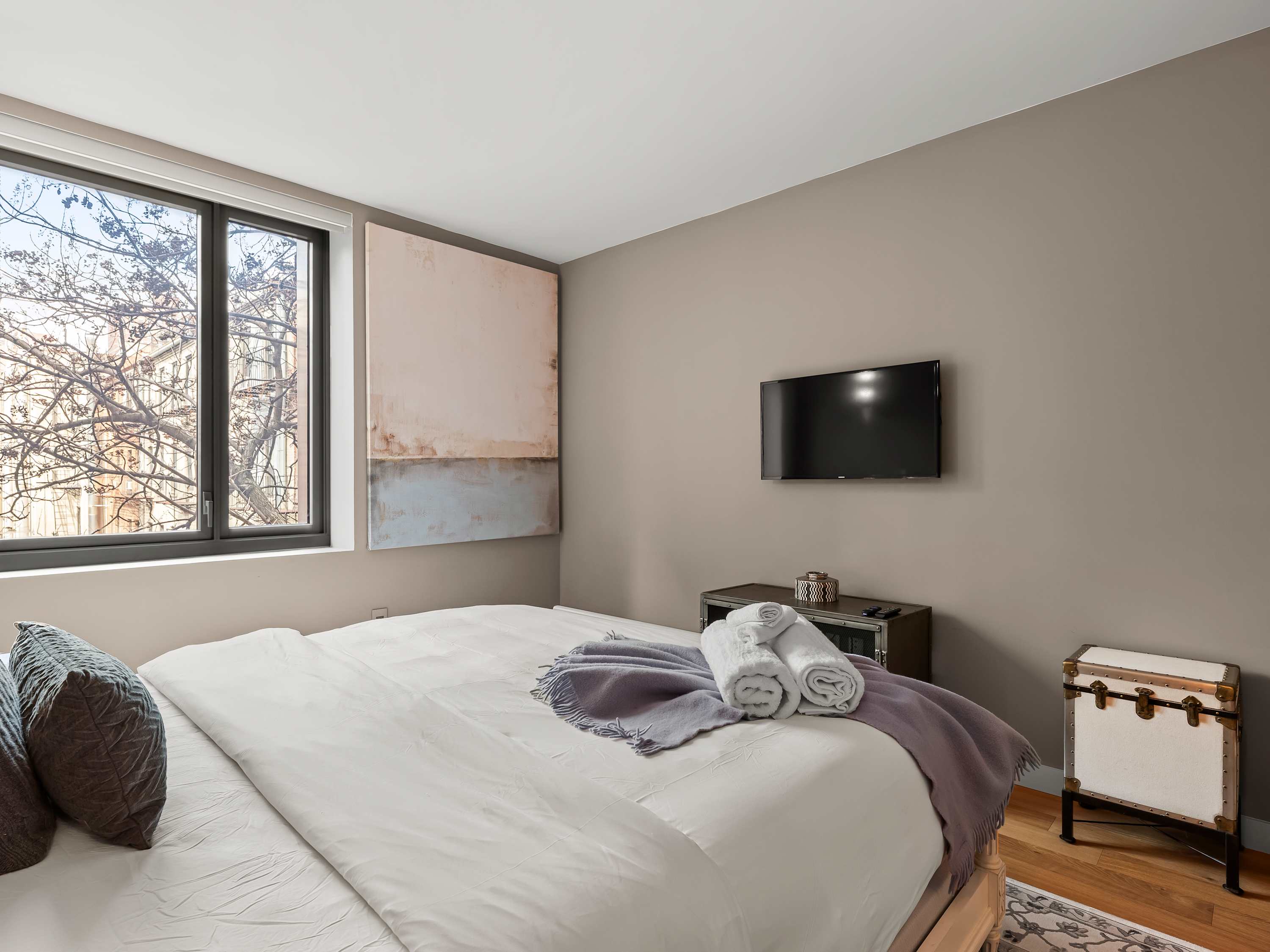 Yorkville Manor | Yorkville | Designer Condo with Shared Amenities photo 10