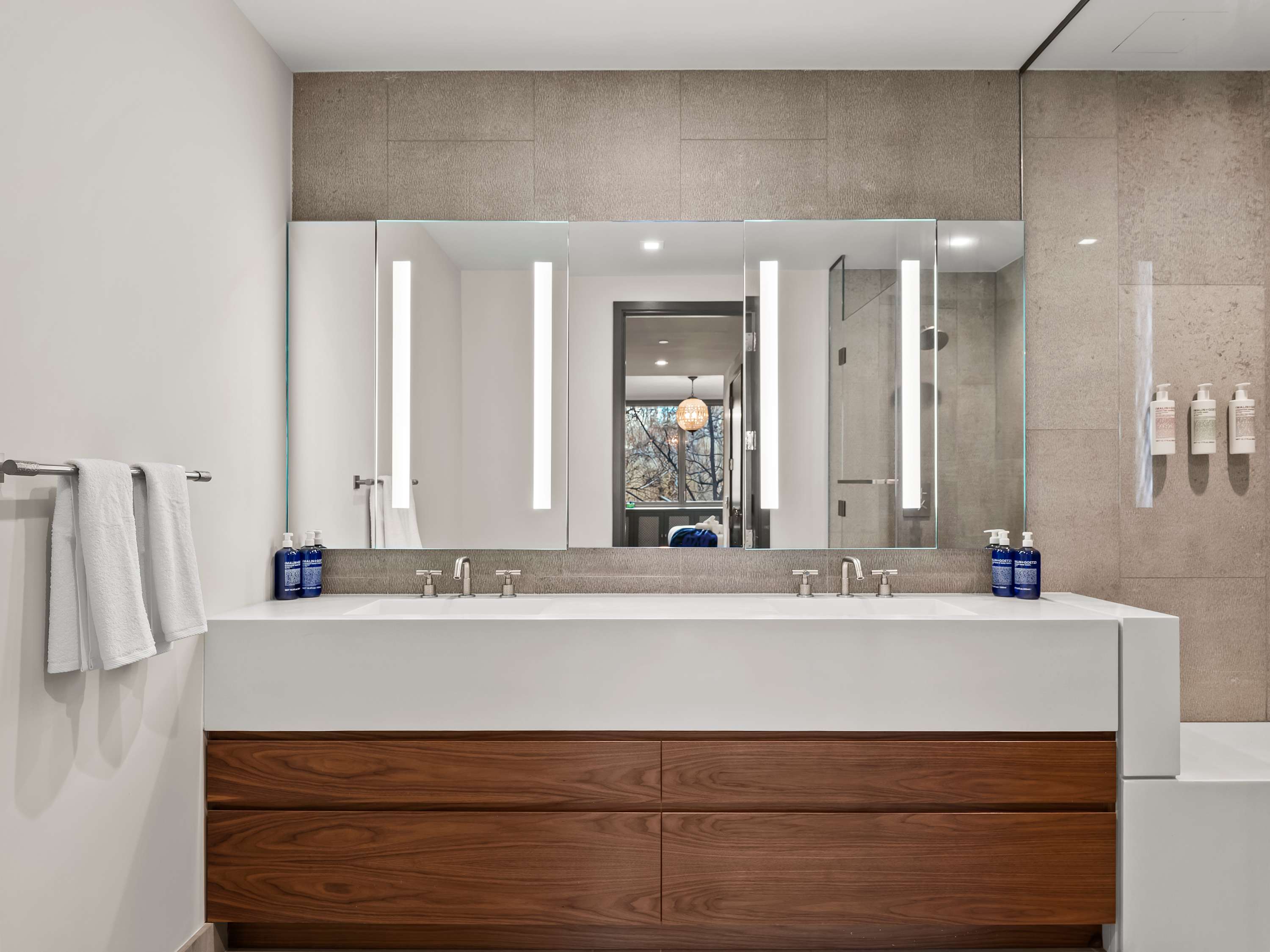 Yorkville Manor | Yorkville | Designer Condo with Shared Amenities photo 27