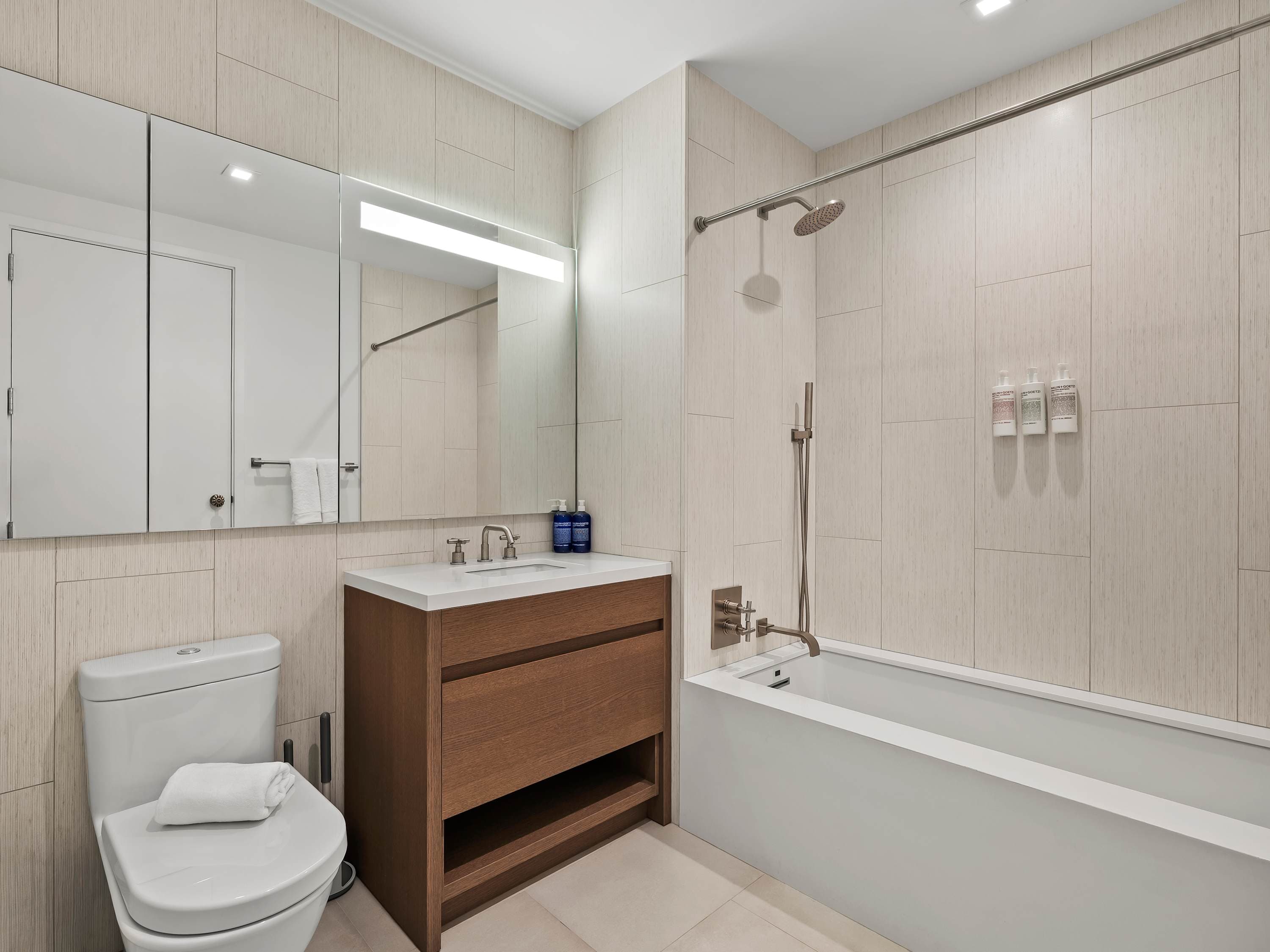 Yorkville Manor | Yorkville | Designer Condo with Shared Amenities photo 22