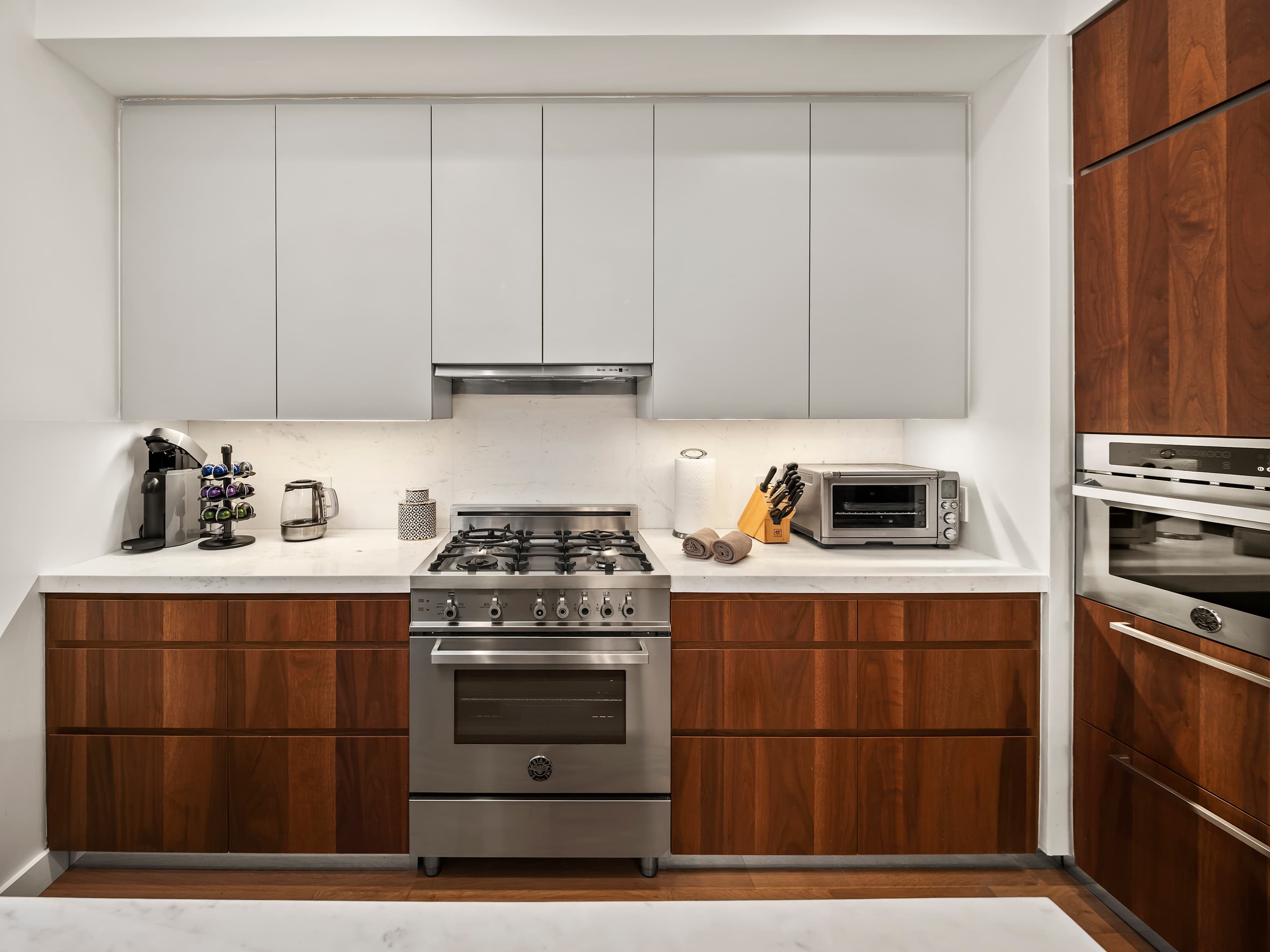 Yorkville Manor | Yorkville | Designer Condo with Shared Amenities photo 8