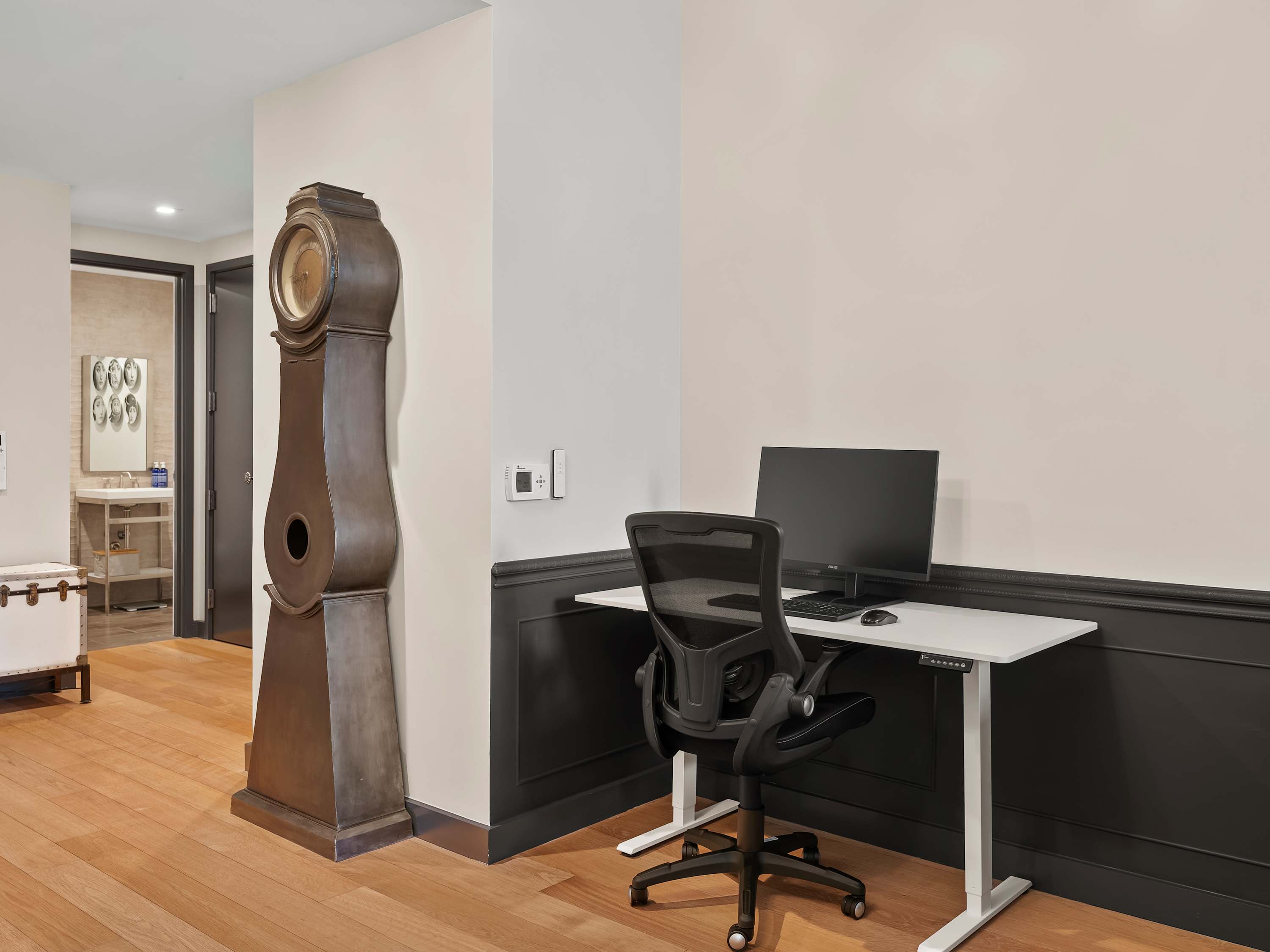 Yorkville Manor | Yorkville | Designer Condo with Shared Amenities photo 9