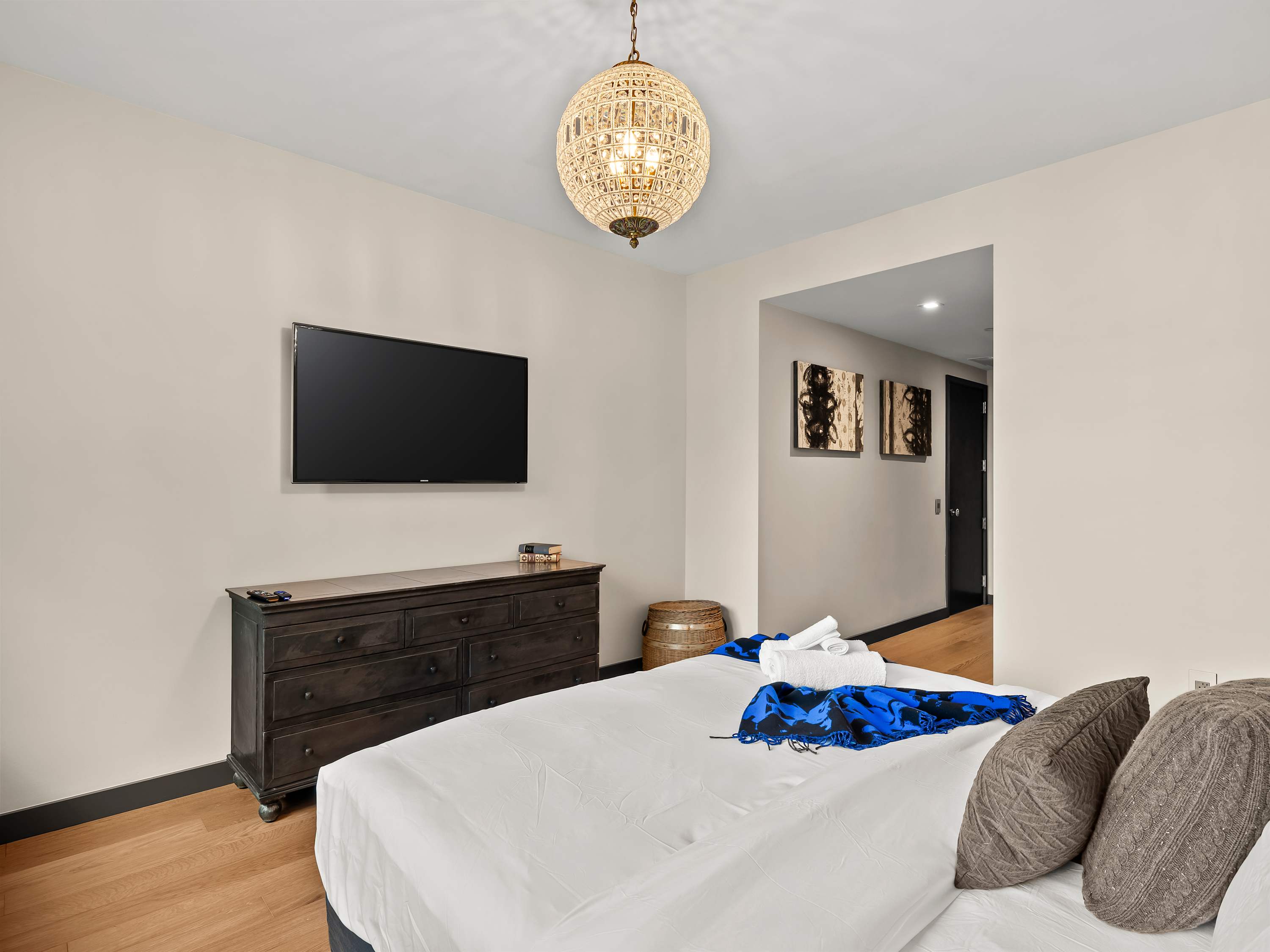 Yorkville Manor | Yorkville | Designer Condo with Shared Amenities photo 12