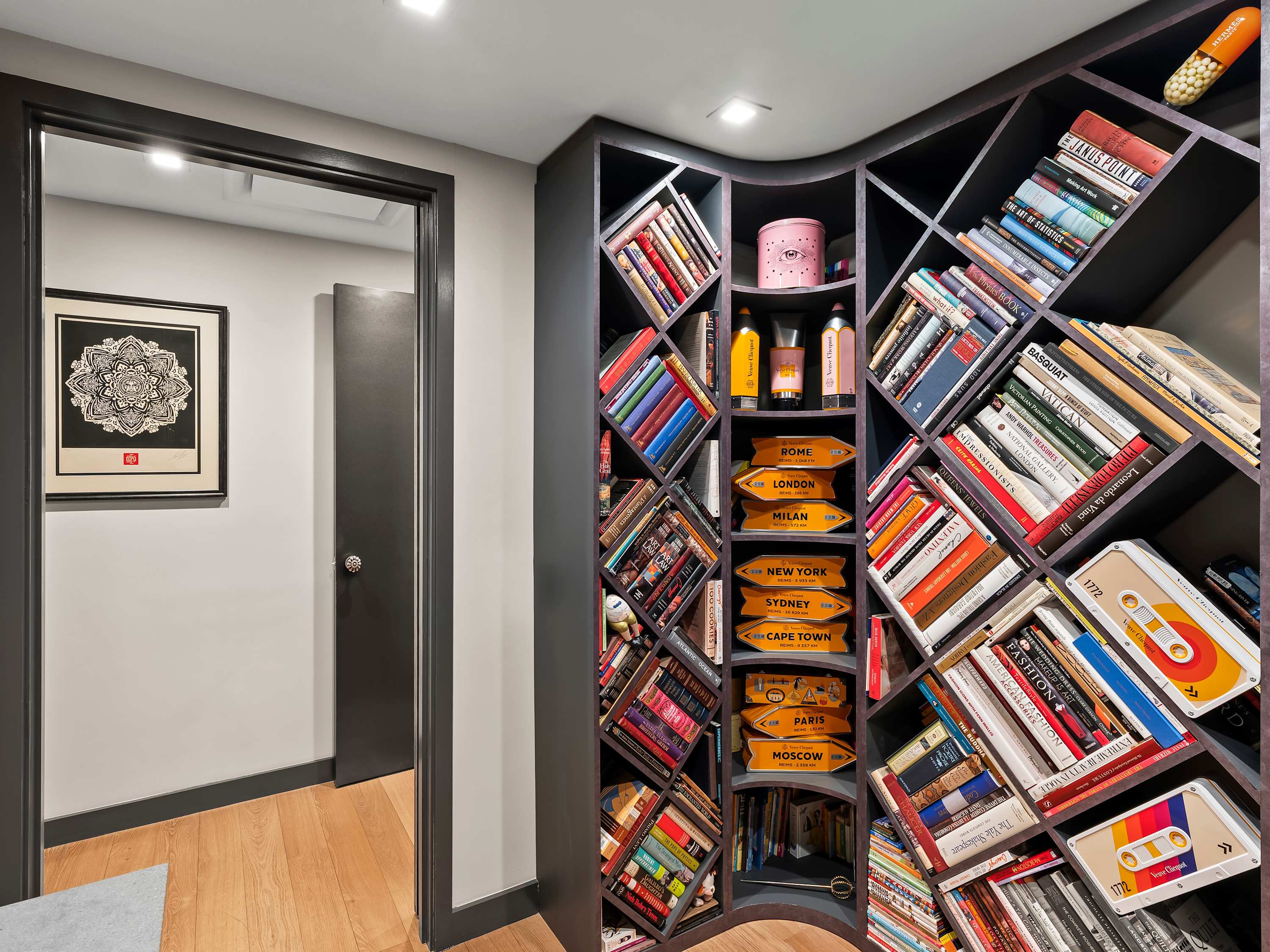 Yorkville Manor | Yorkville | Designer Condo with Shared Amenities photo 4