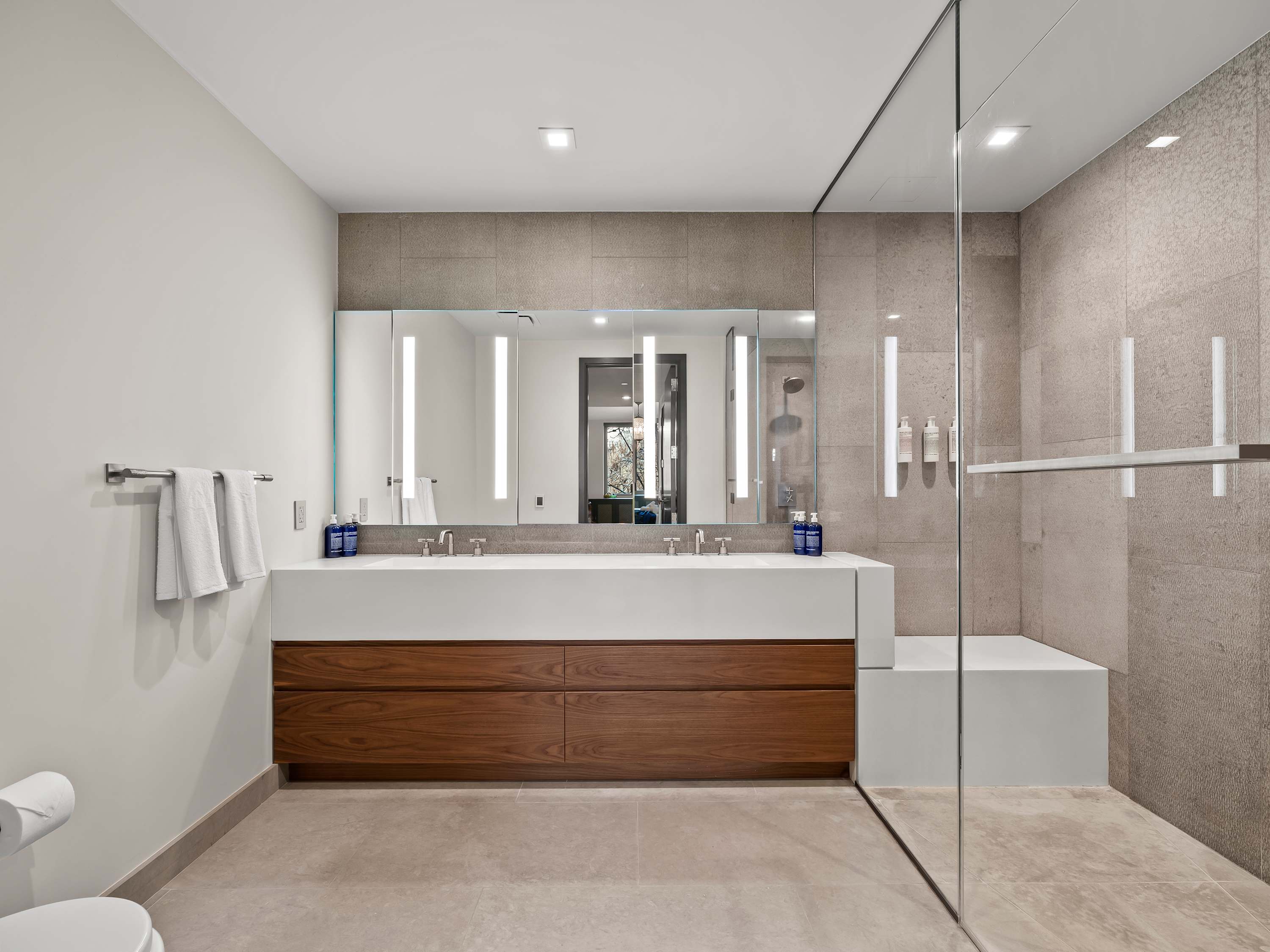 Yorkville Manor | Yorkville | Designer Condo with Shared Amenities photo 24