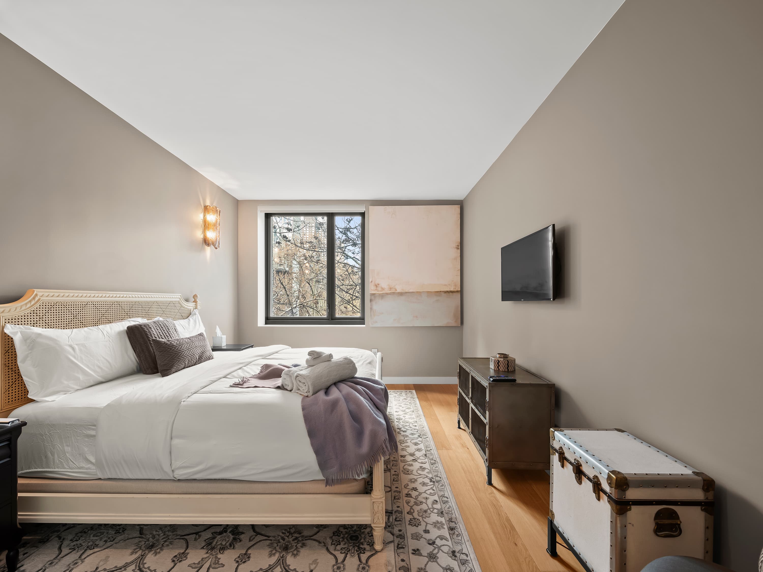 Yorkville Manor | Yorkville | Designer Condo with Shared Amenities photo 15