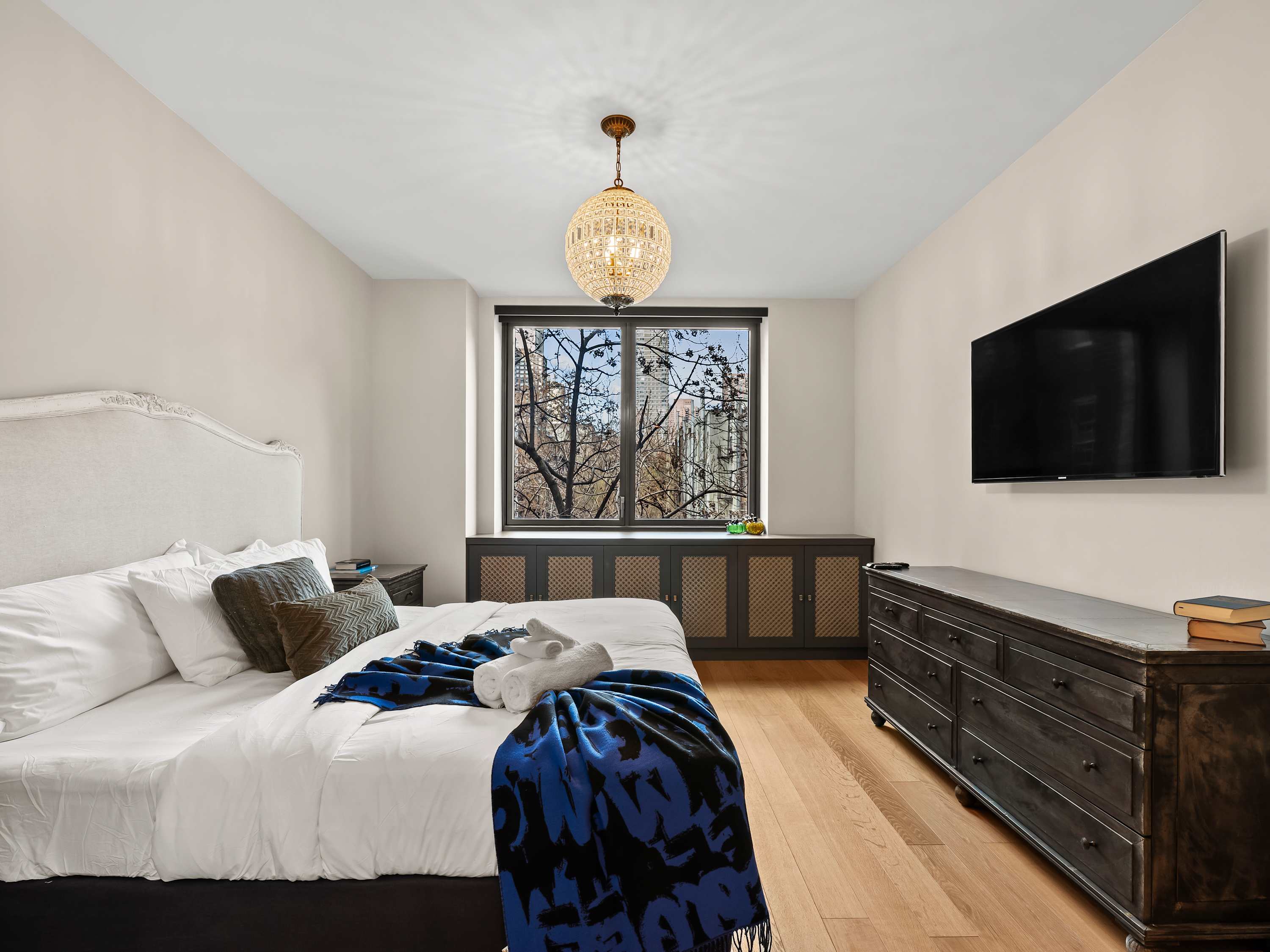 Yorkville Manor | Yorkville | Designer Condo with Shared Amenities photo 17