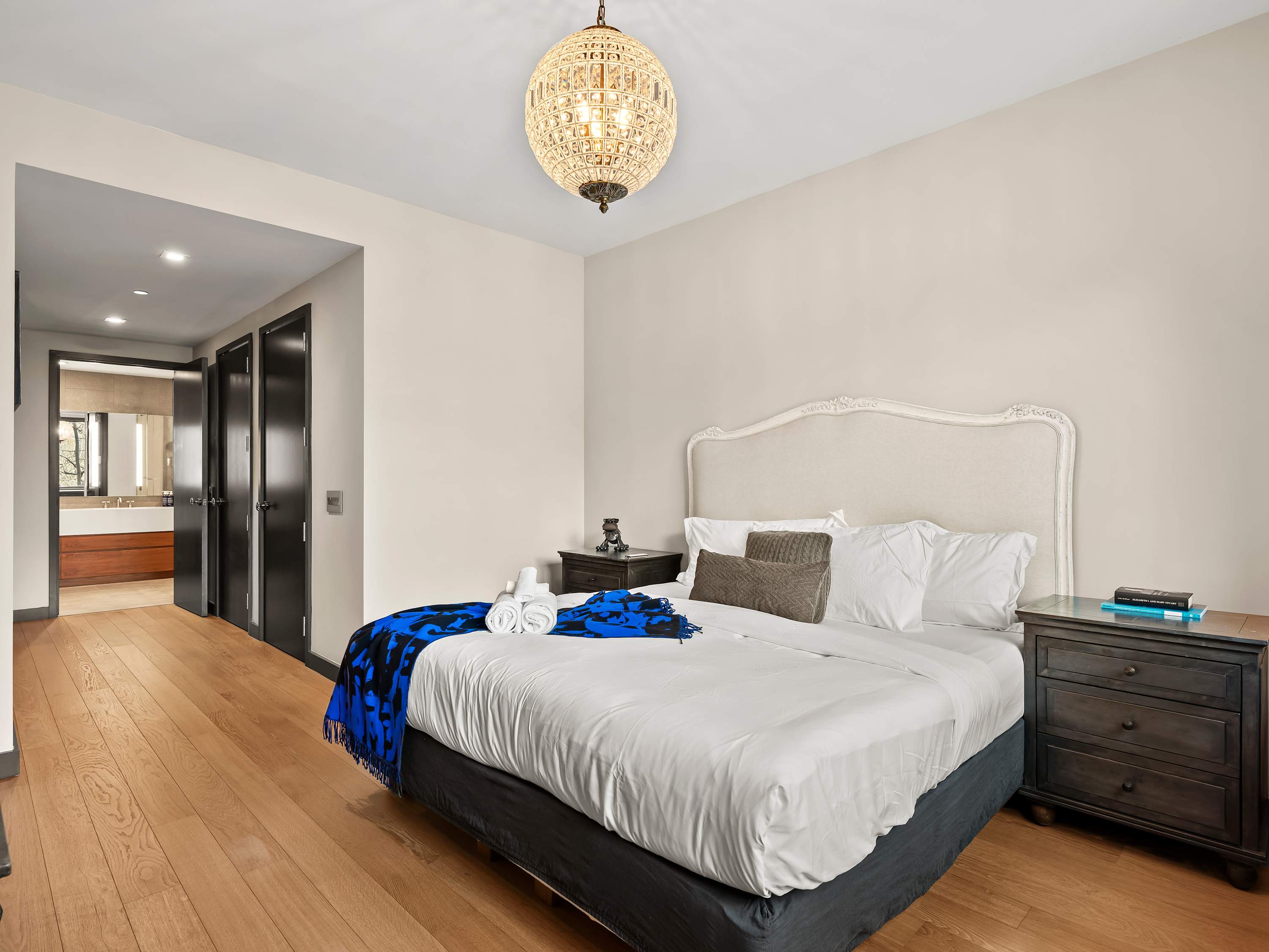 Yorkville Manor | Yorkville | Designer Condo with Shared Amenities photo 13