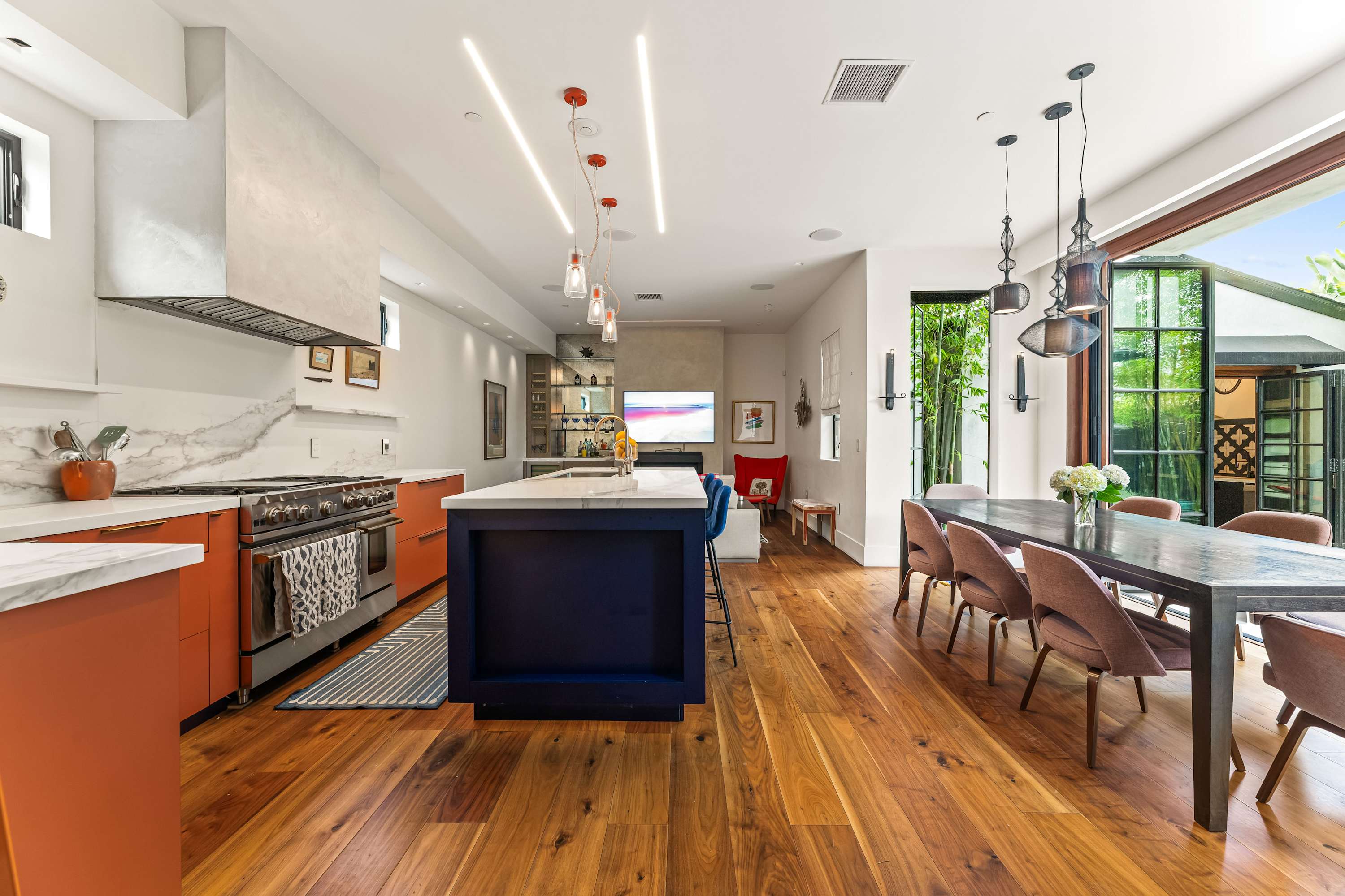 Sunset Atelier | Santa Monica | Designer Home w/ Patio & Gym photo 15