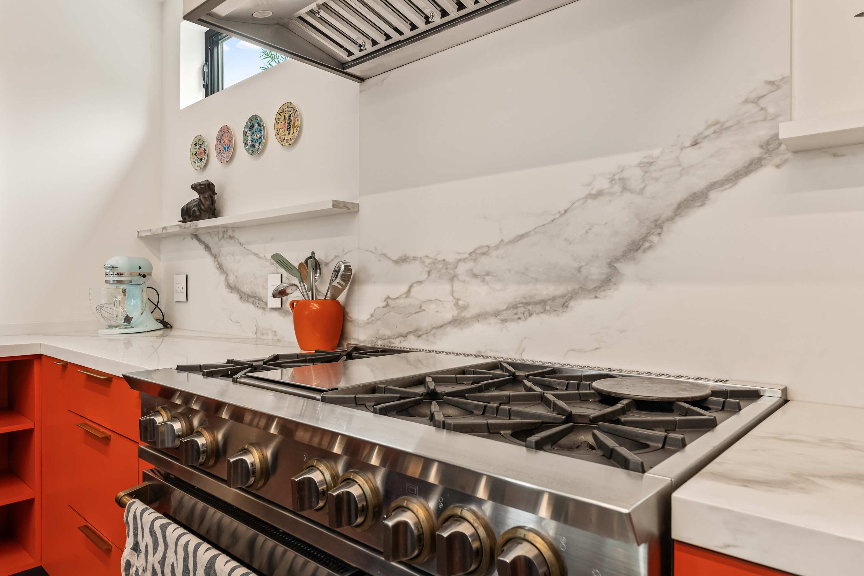 Sunset Atelier | Santa Monica | Designer Home w/ Patio & Gym photo 18