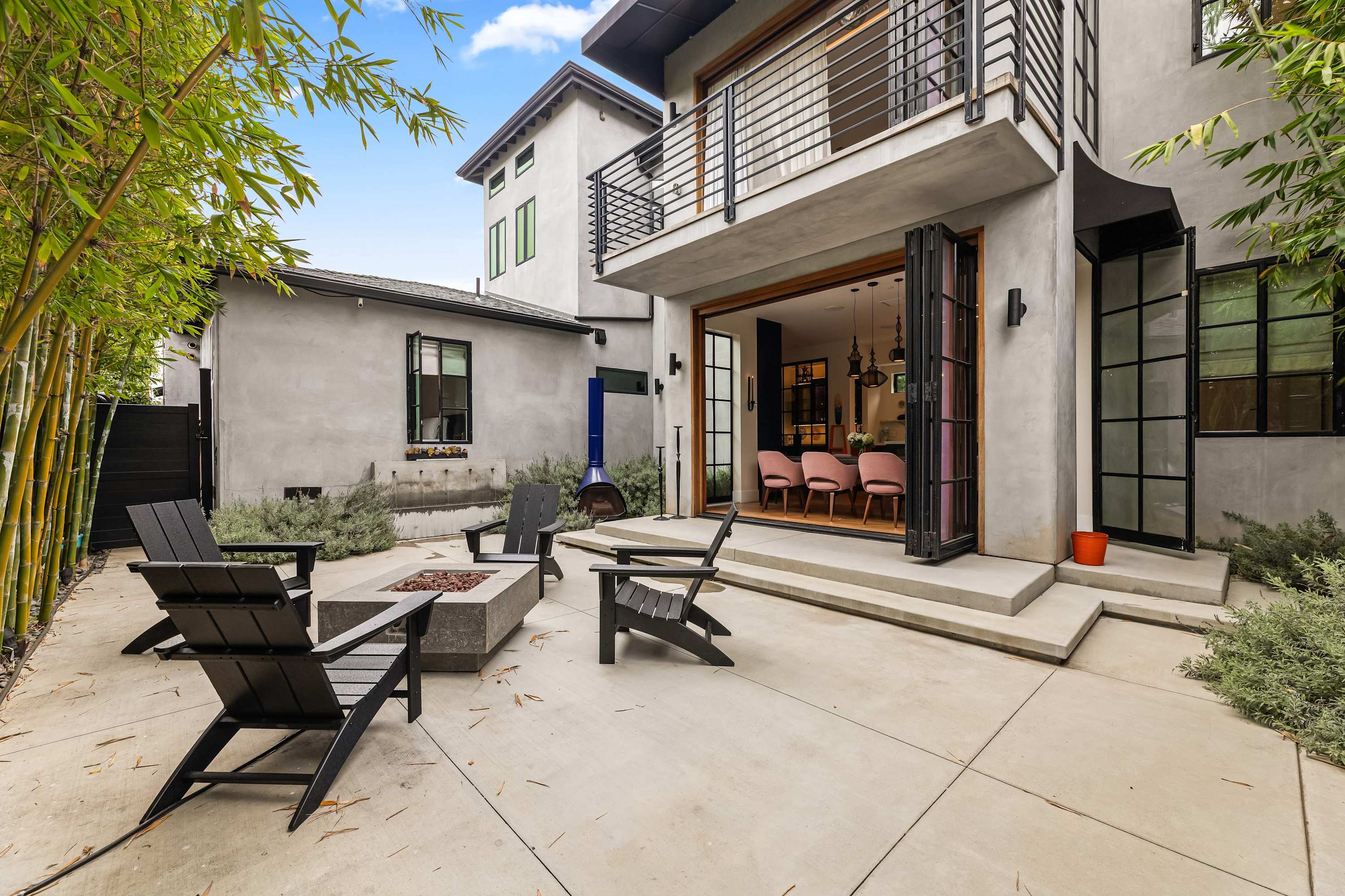 Sunset Atelier | Santa Monica | Designer Home w/ Patio & Gym photo 25