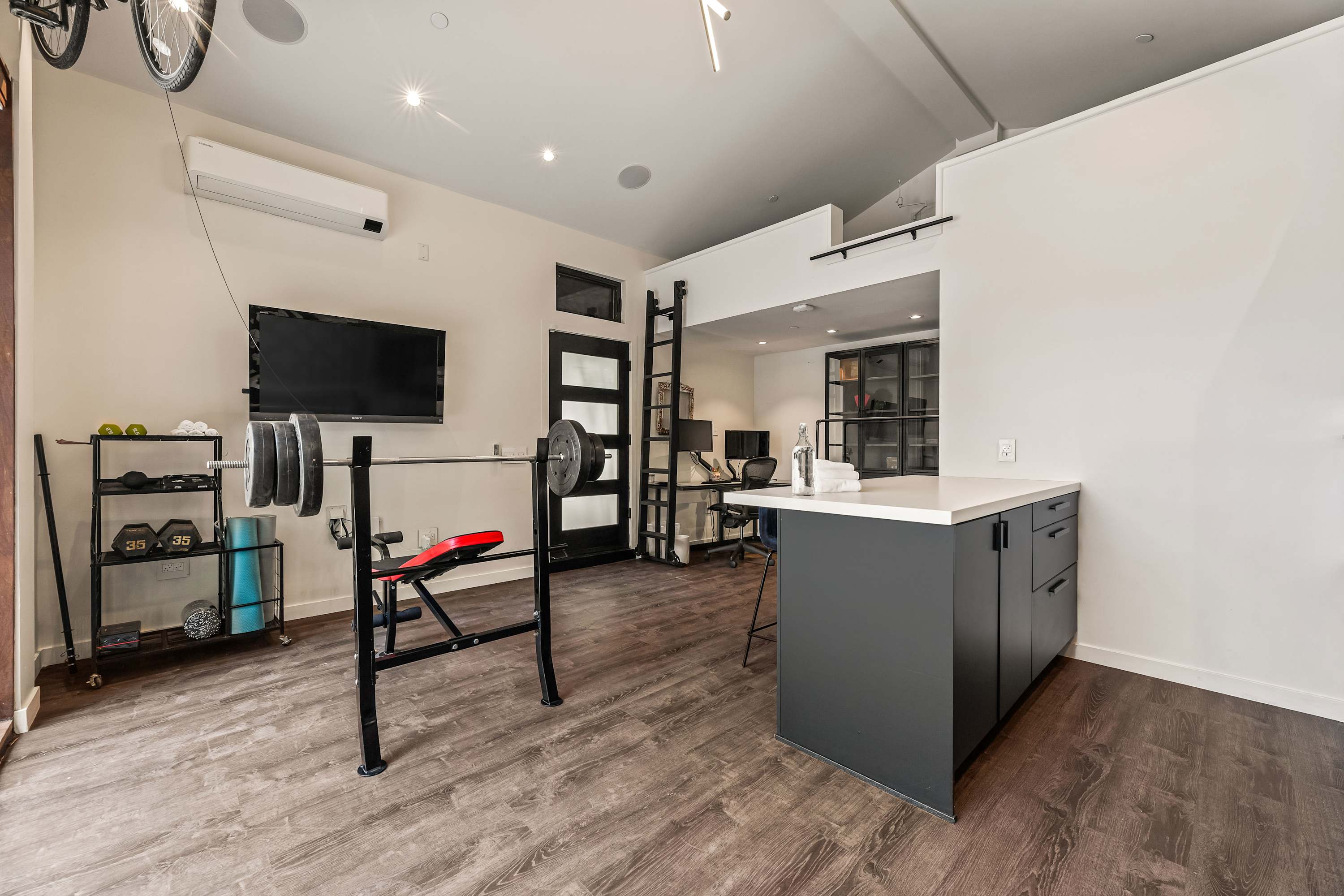 Sunset Atelier | Santa Monica | Designer Home w/ Patio & Gym photo 27