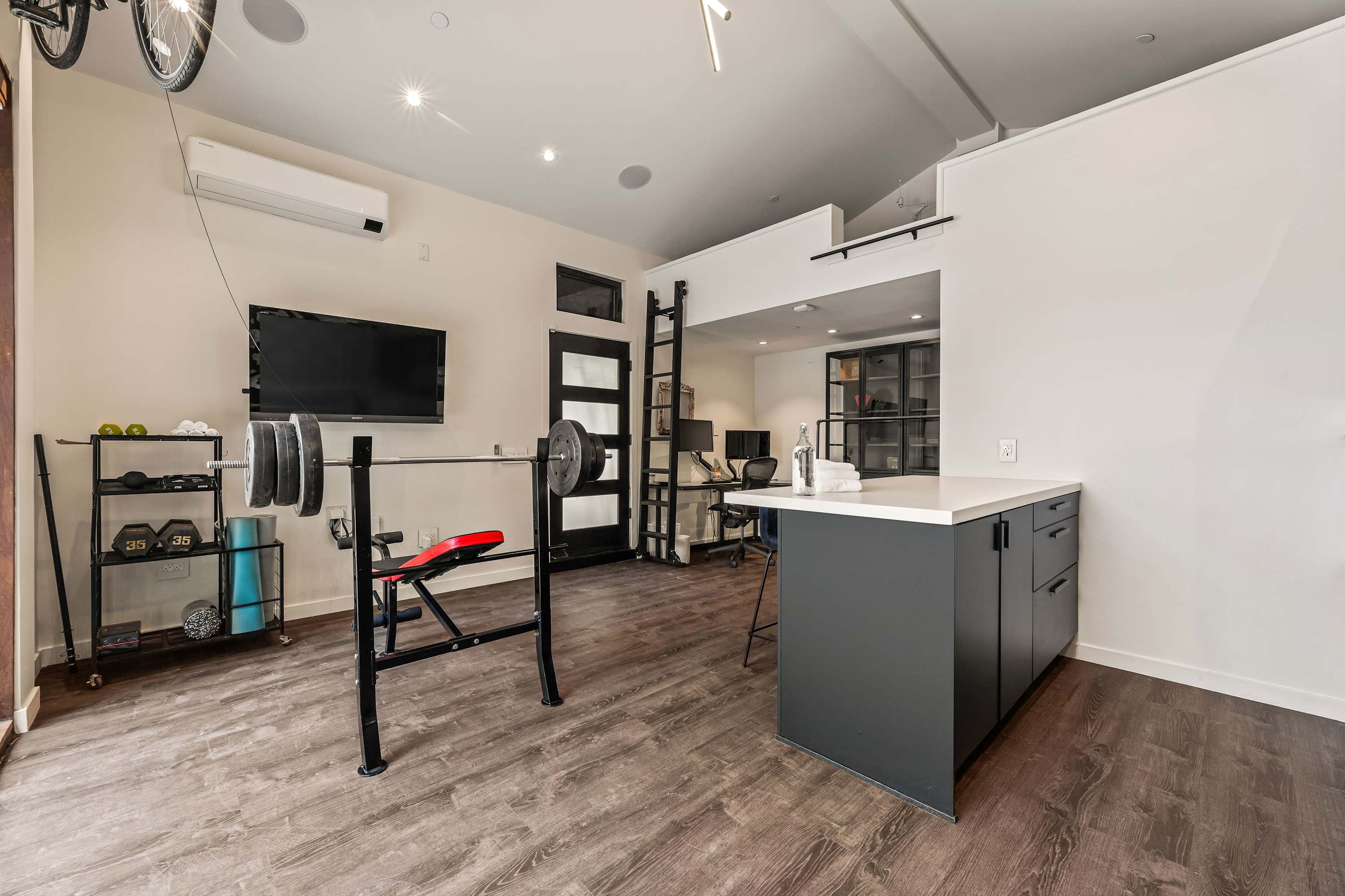 Sunset Atelier | Santa Monica | Designer Home w/ Patio & Gym photo 28