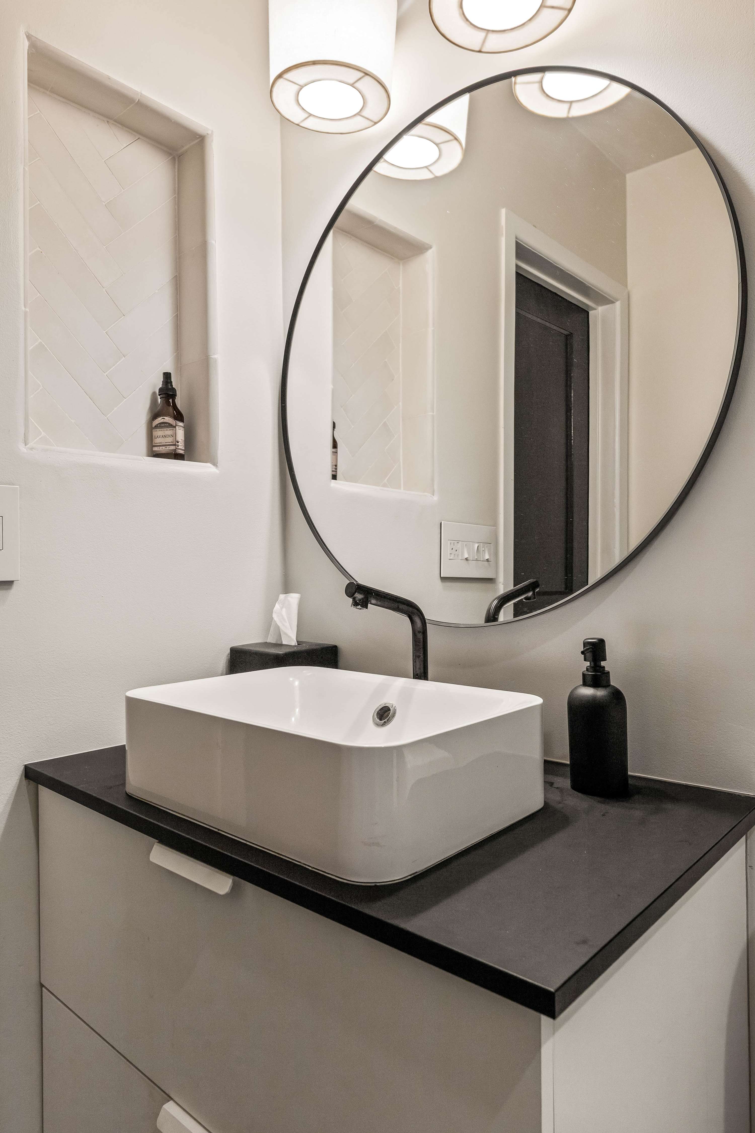 Sunset Atelier | Santa Monica | Designer Home w/ Patio & Gym photo 40