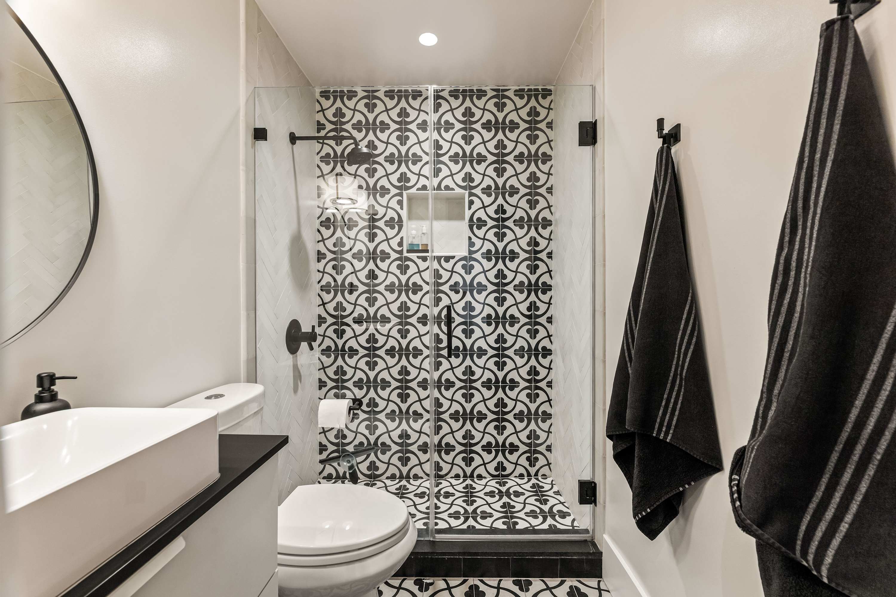 Sunset Atelier | Santa Monica | Designer Home w/ Patio & Gym photo 38