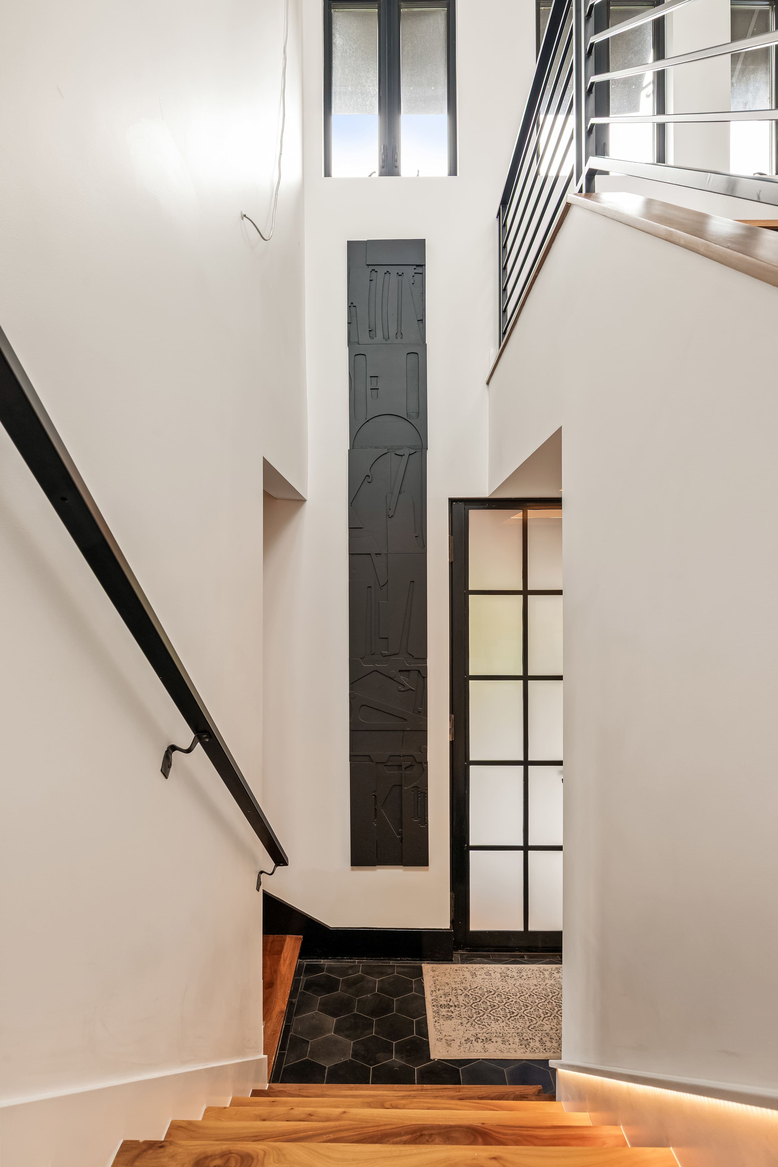 Sunset Atelier | Santa Monica | Designer Home w/ Patio & Gym photo 48