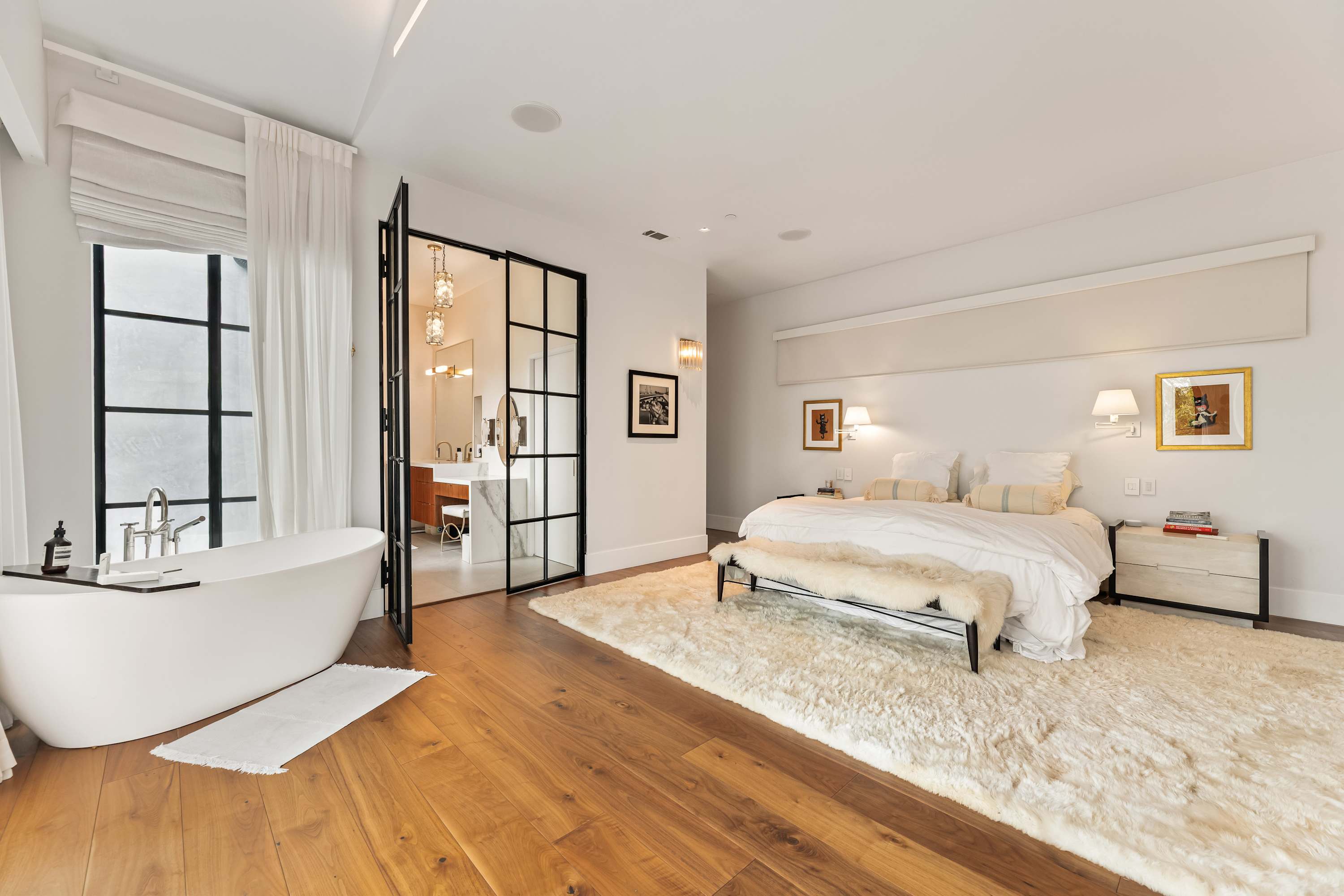 Sunset Atelier | Santa Monica | Designer Home w/ Patio & Gym photo 49