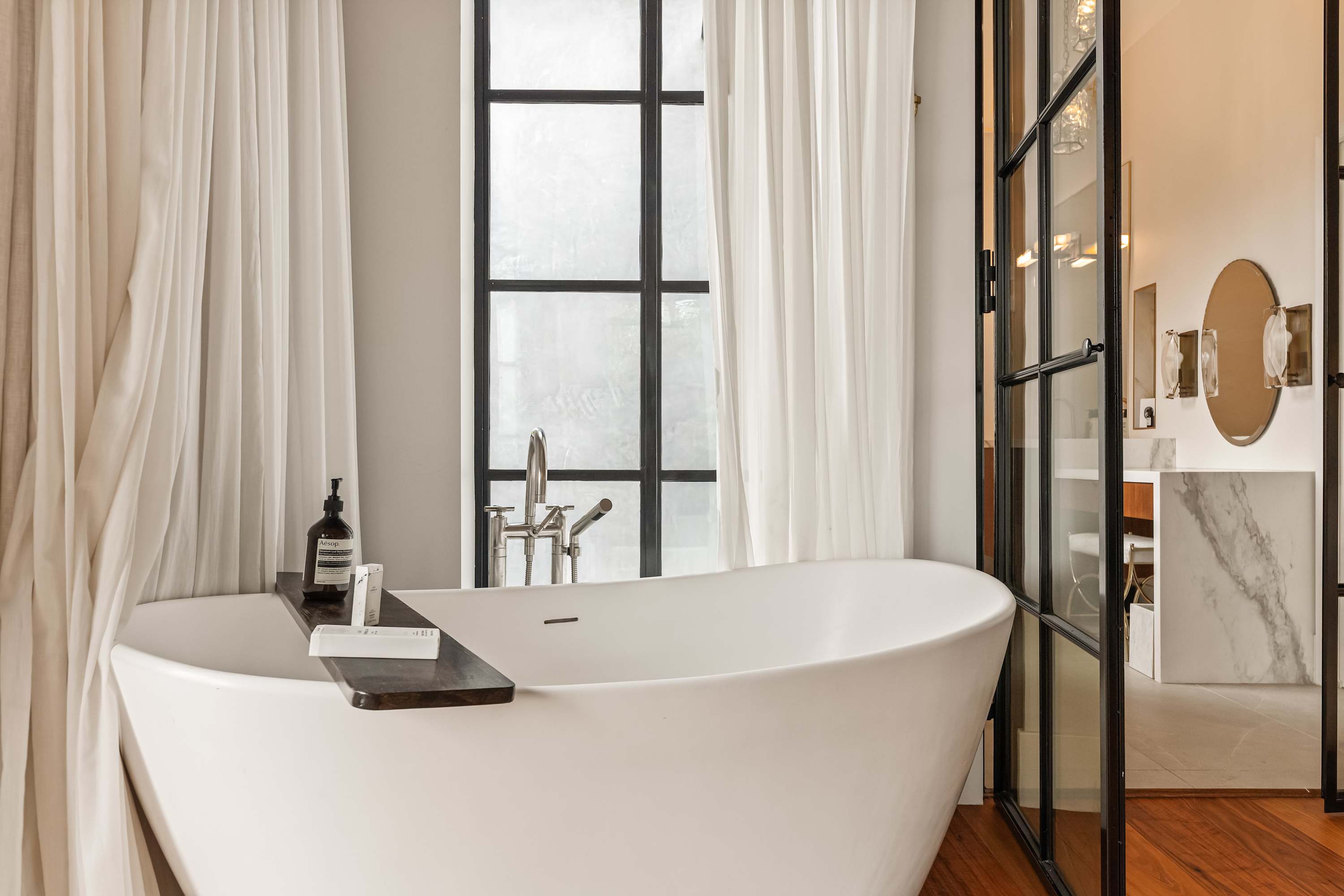 Sunset Atelier | Santa Monica | Designer Home w/ Patio & Gym photo 50