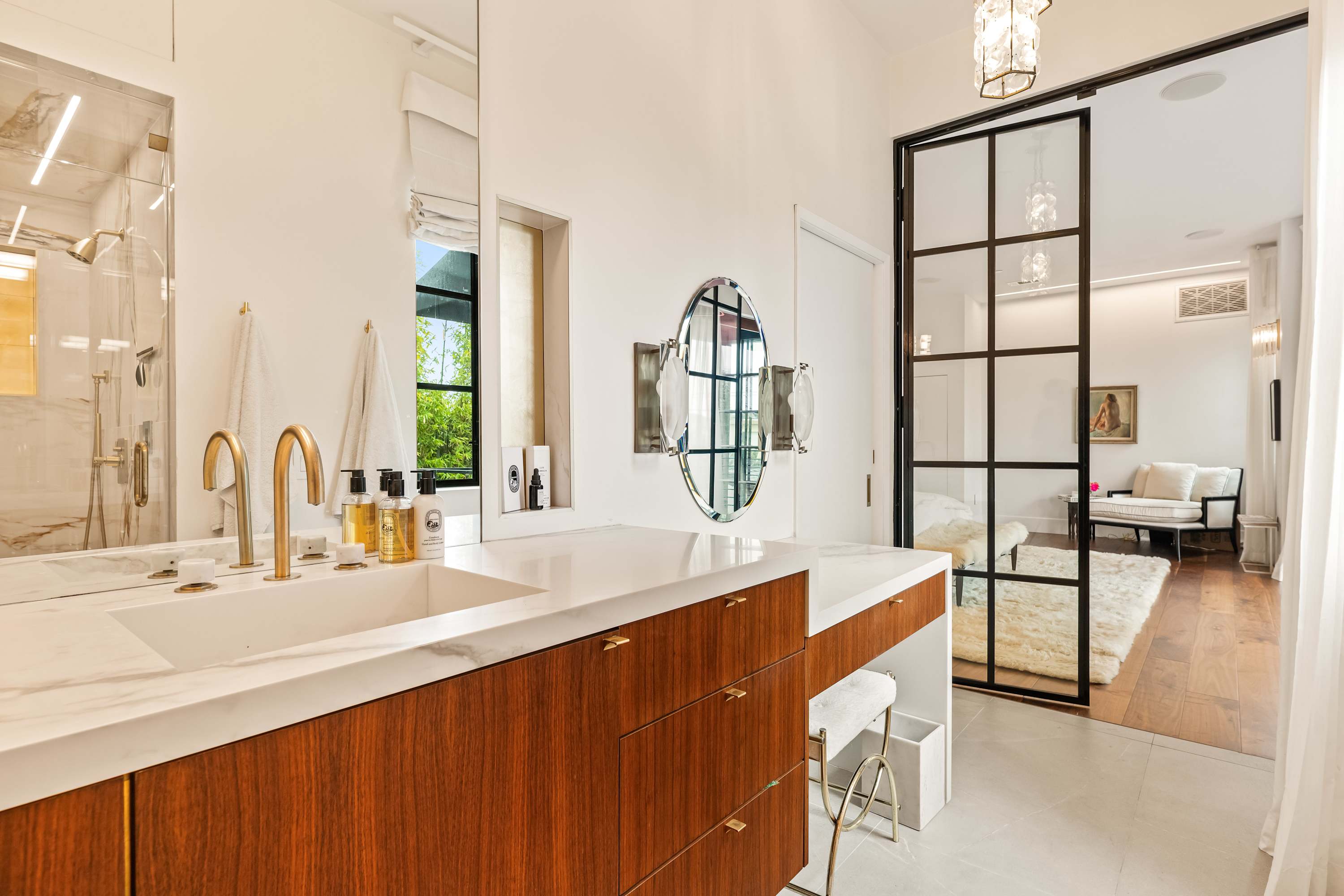 Sunset Atelier | Santa Monica | Designer Home w/ Patio & Gym photo 54