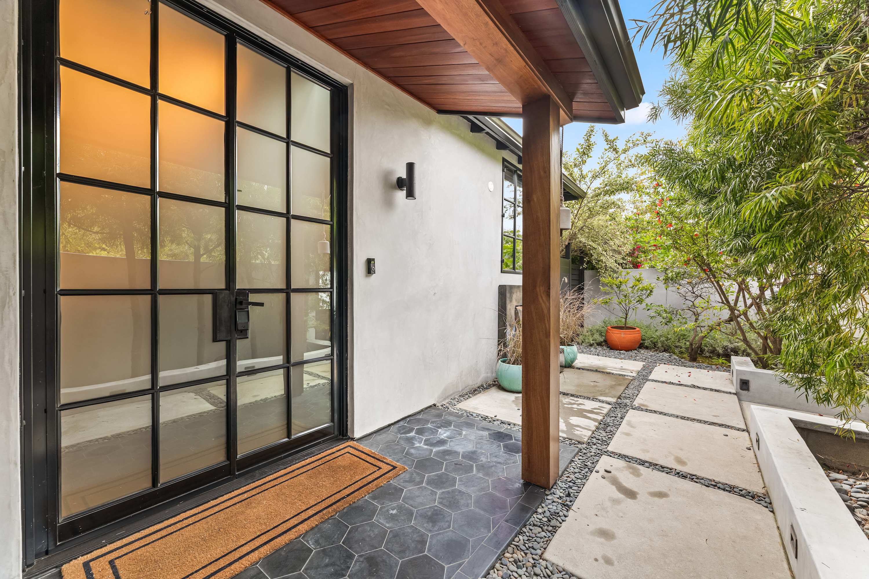 Sunset Atelier | Santa Monica | Designer Home w/ Patio & Gym photo 57