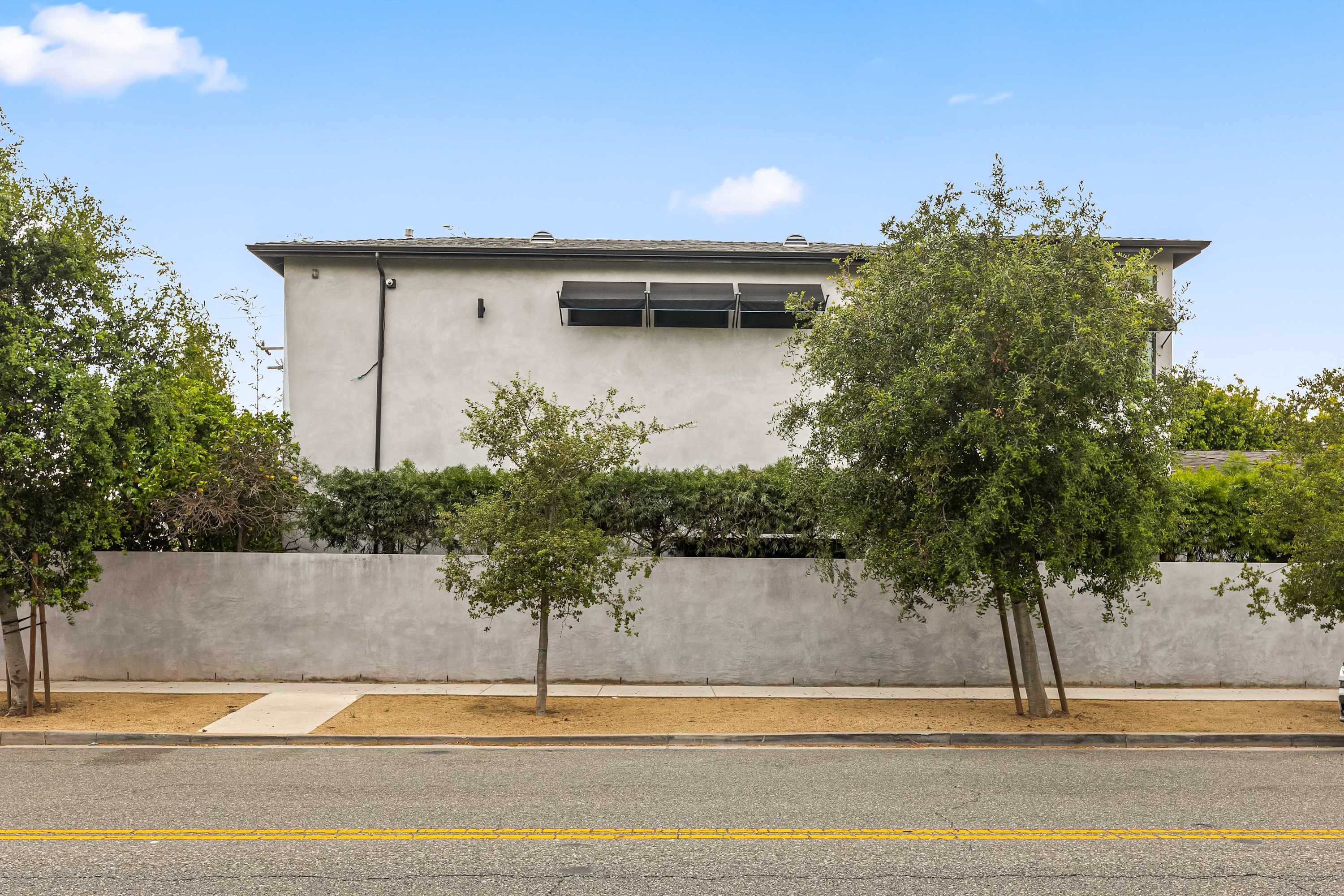 Sunset Atelier | Santa Monica | Designer Home w/ Patio & Gym photo 59