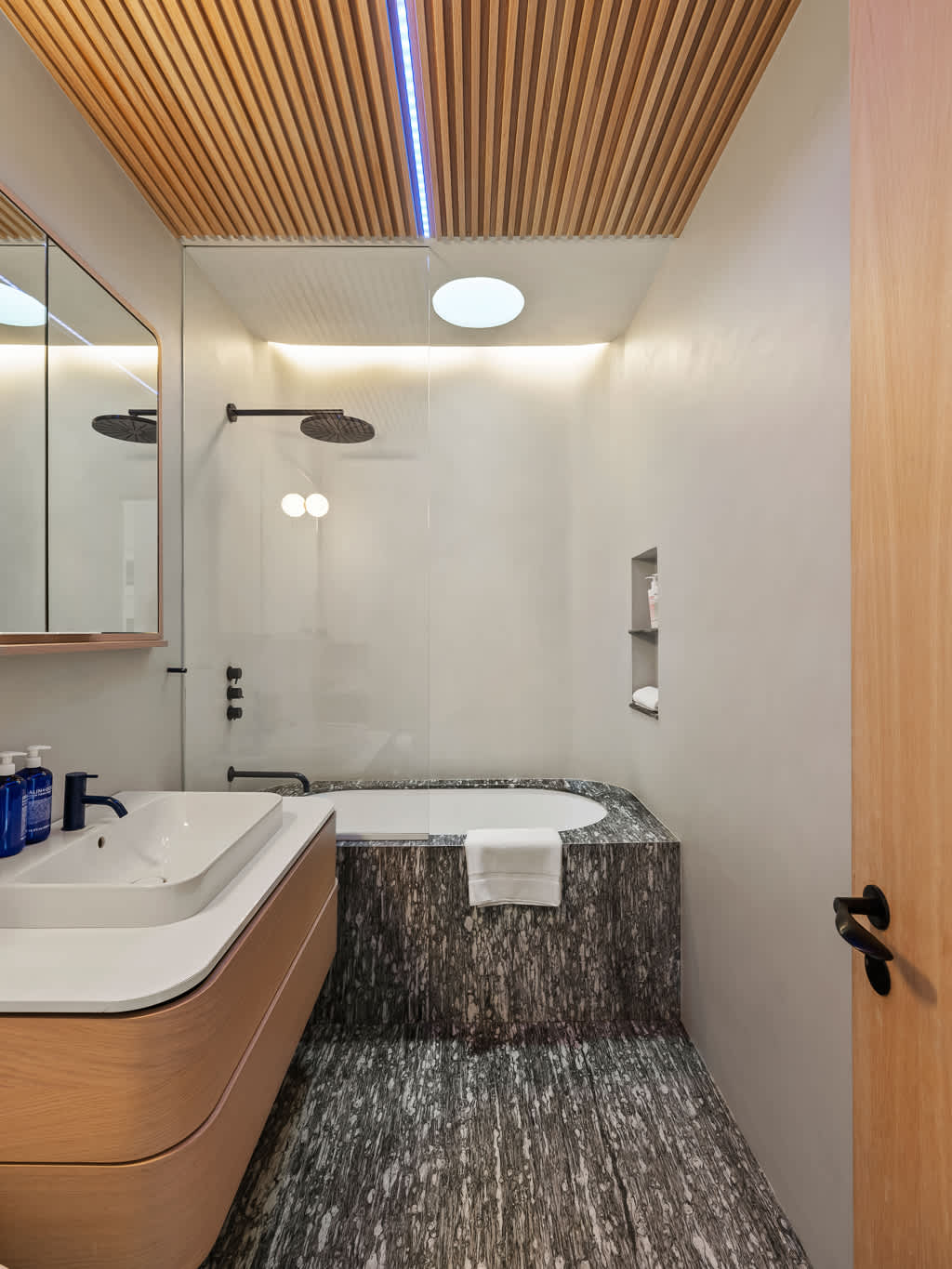 Parkline Terrace | Fort Greene | Designer Apartment with Rooftop photo 15